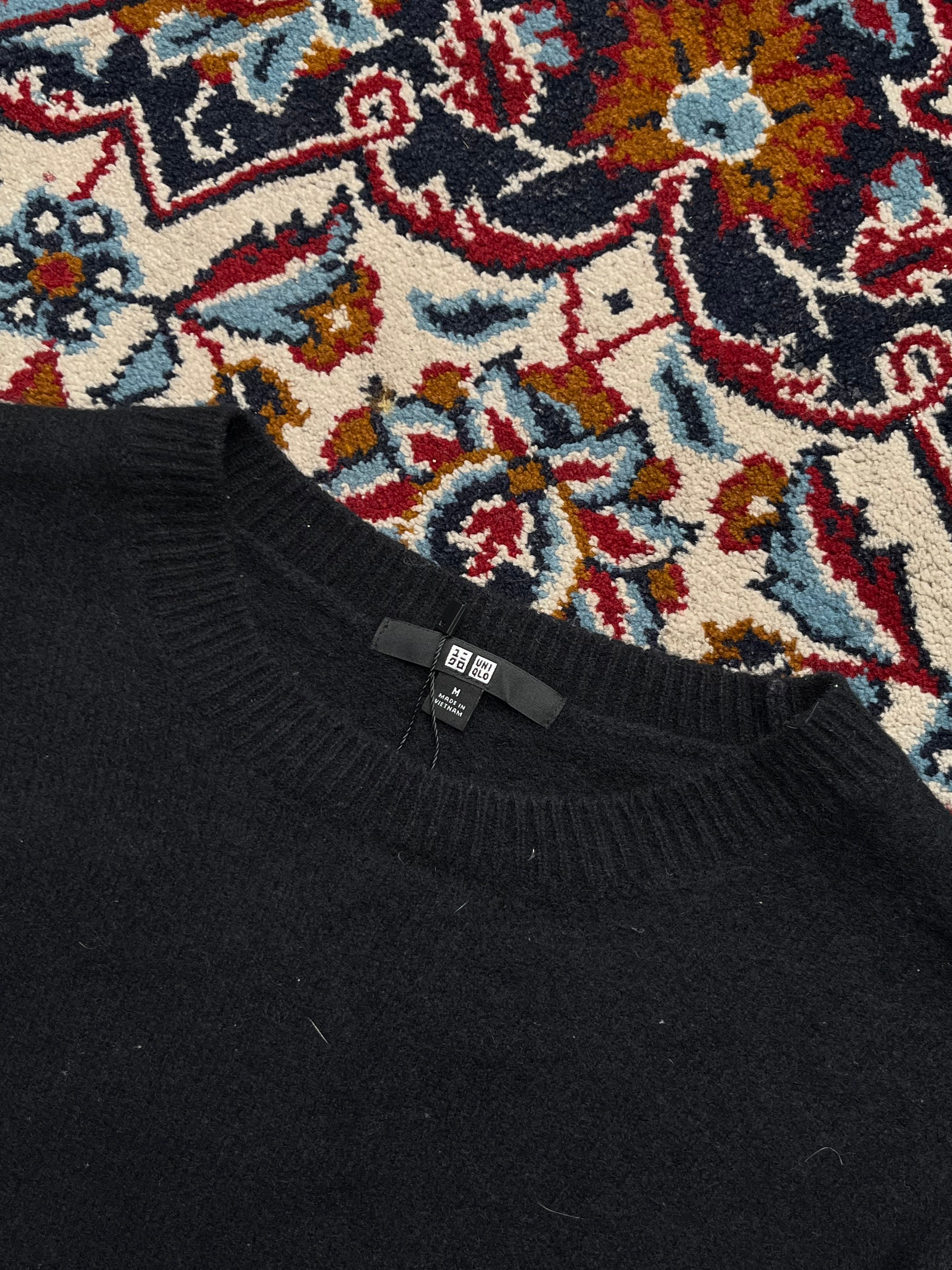 UNIQLO Black Wool Crew Neck KnitED Sweater - M