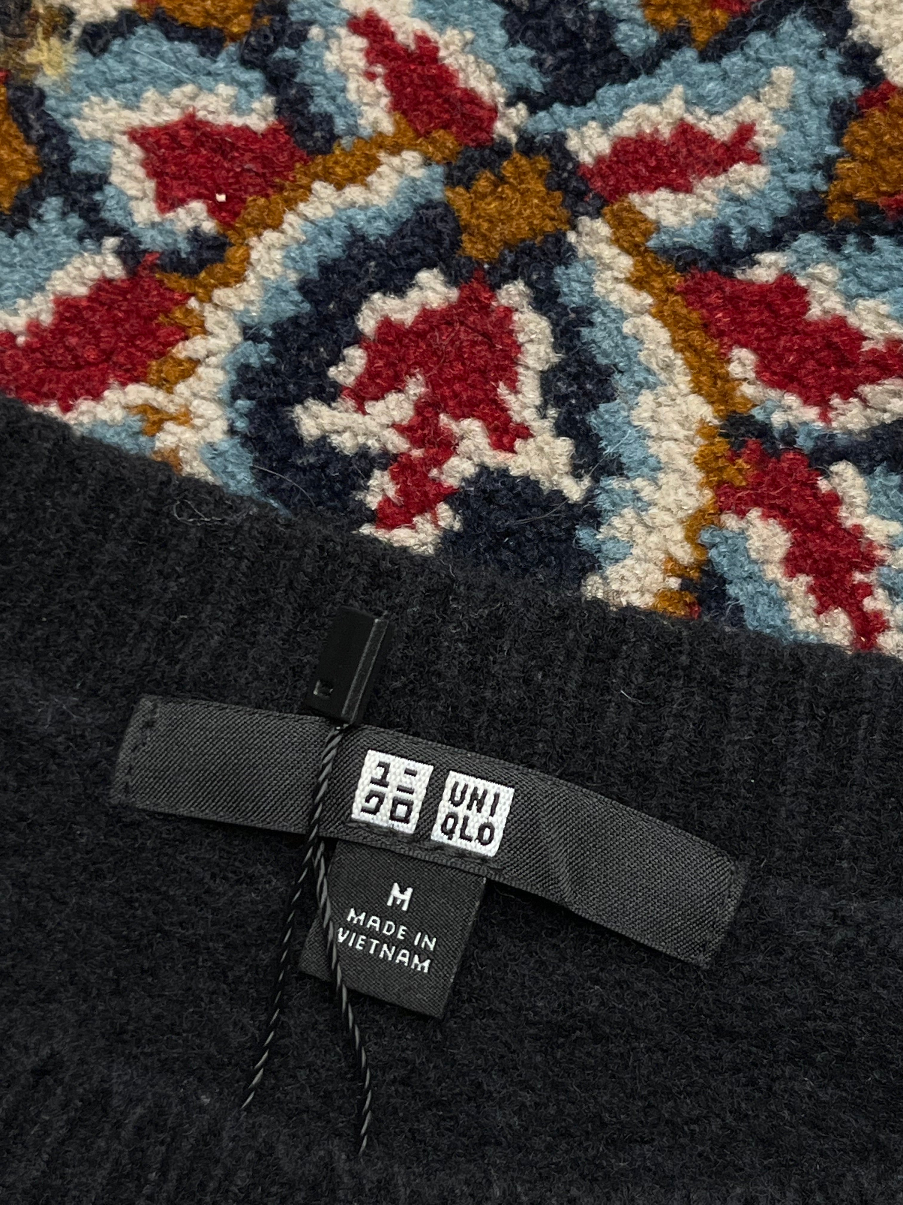 UNIQLO Black Wool Crew Neck KnitED Sweater - M