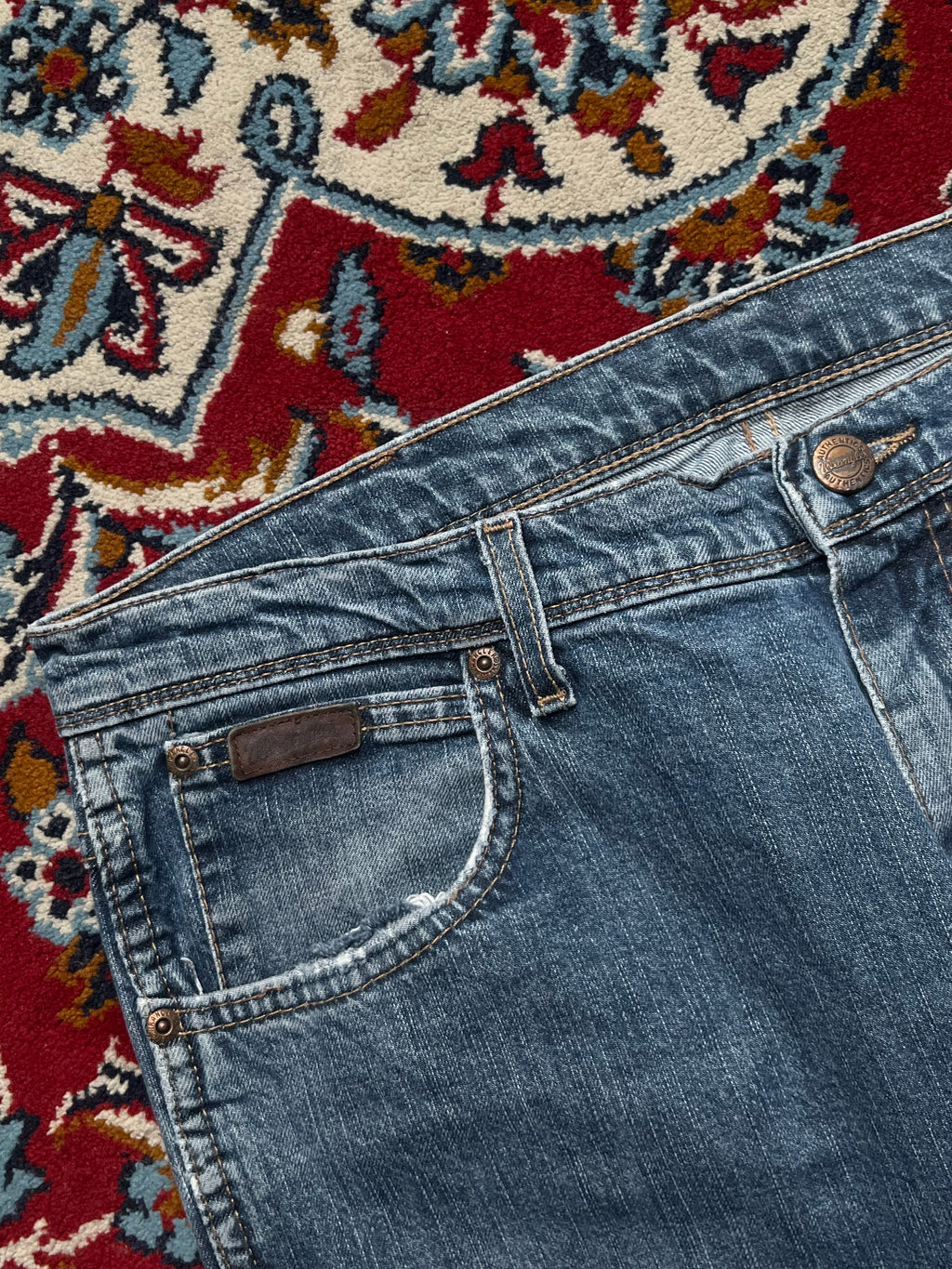 Wrangler Authentic Regular Fit Medium Washed Straight Fit JEANS - 34