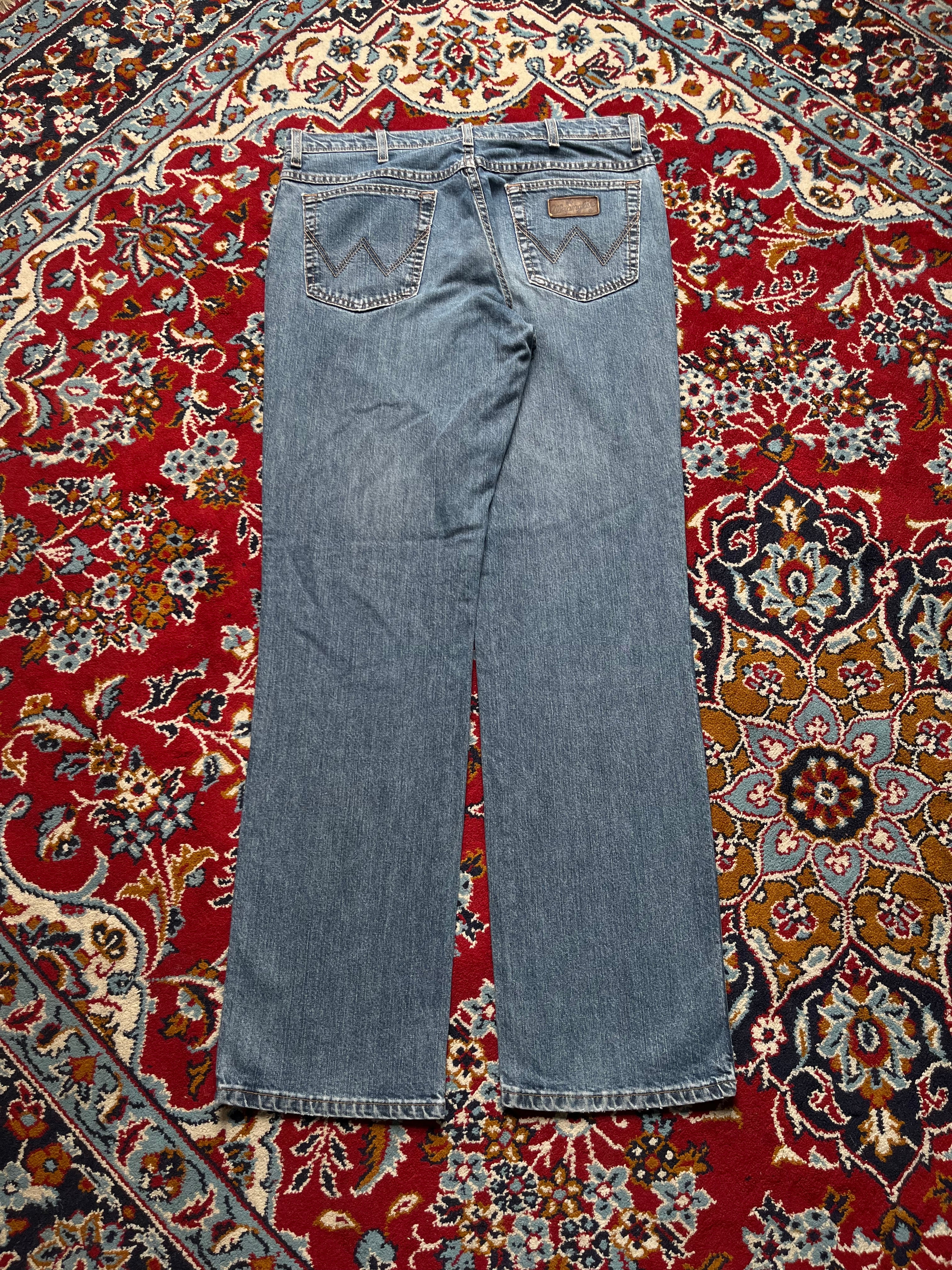 Wrangler Authentic Regular Fit Medium Washed Straight Fit JEANS - 34