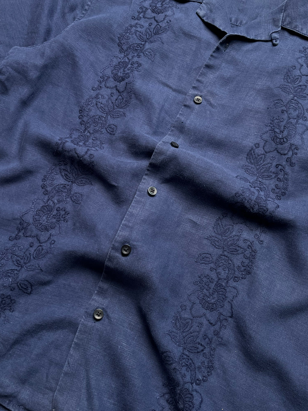 MERONA BLUE EMBROIDRED LINEN BUTTON DOWN SHIRT - M