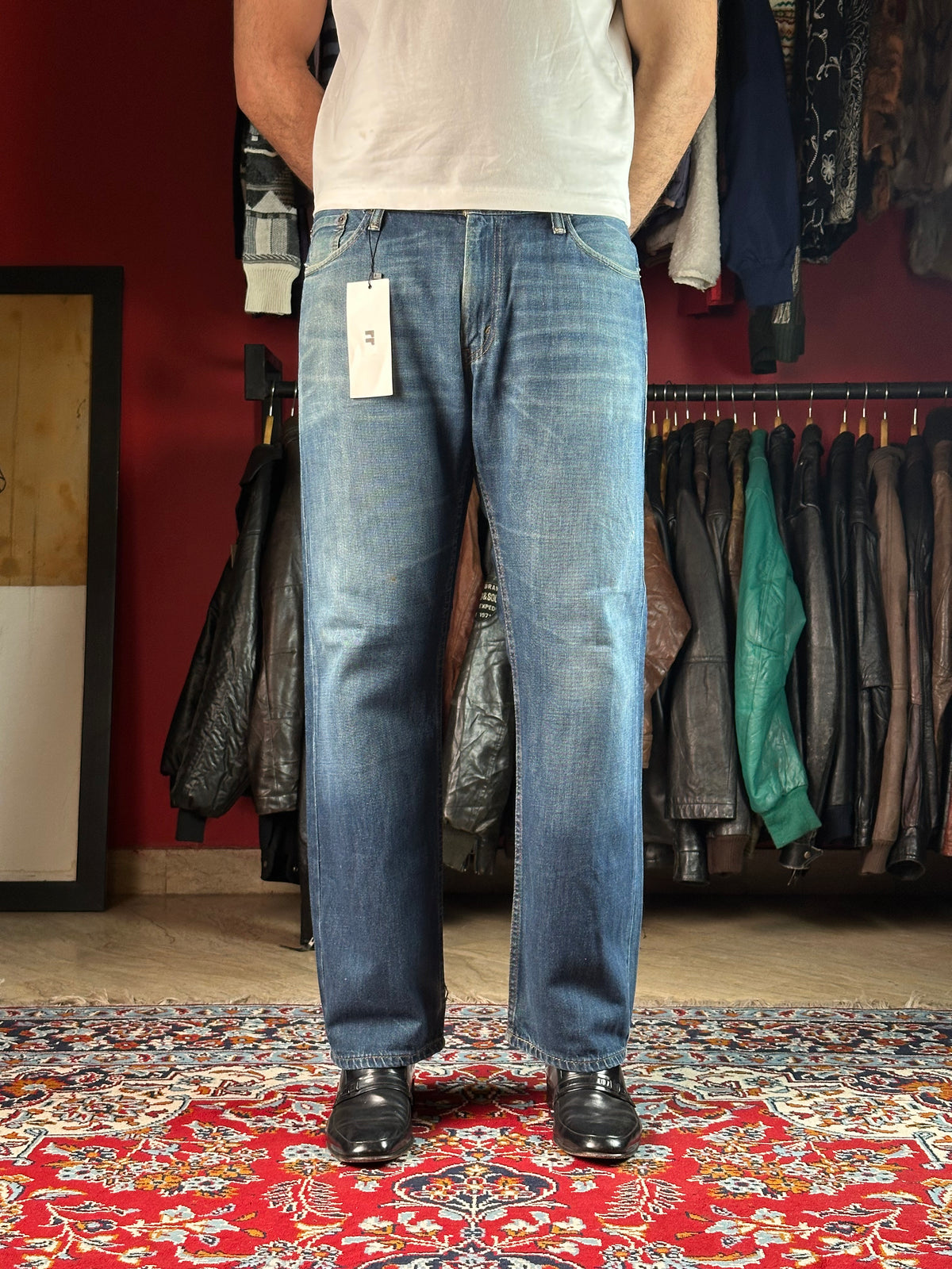 Levi's 514 Straight Relaxed FIT Medium Washed Classic JEANS - 34