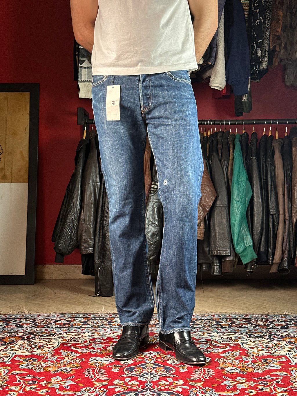 LEVIS 501 ORIGINAL STRAIGHT FIT DARK WASH DENIM JEANS - 34