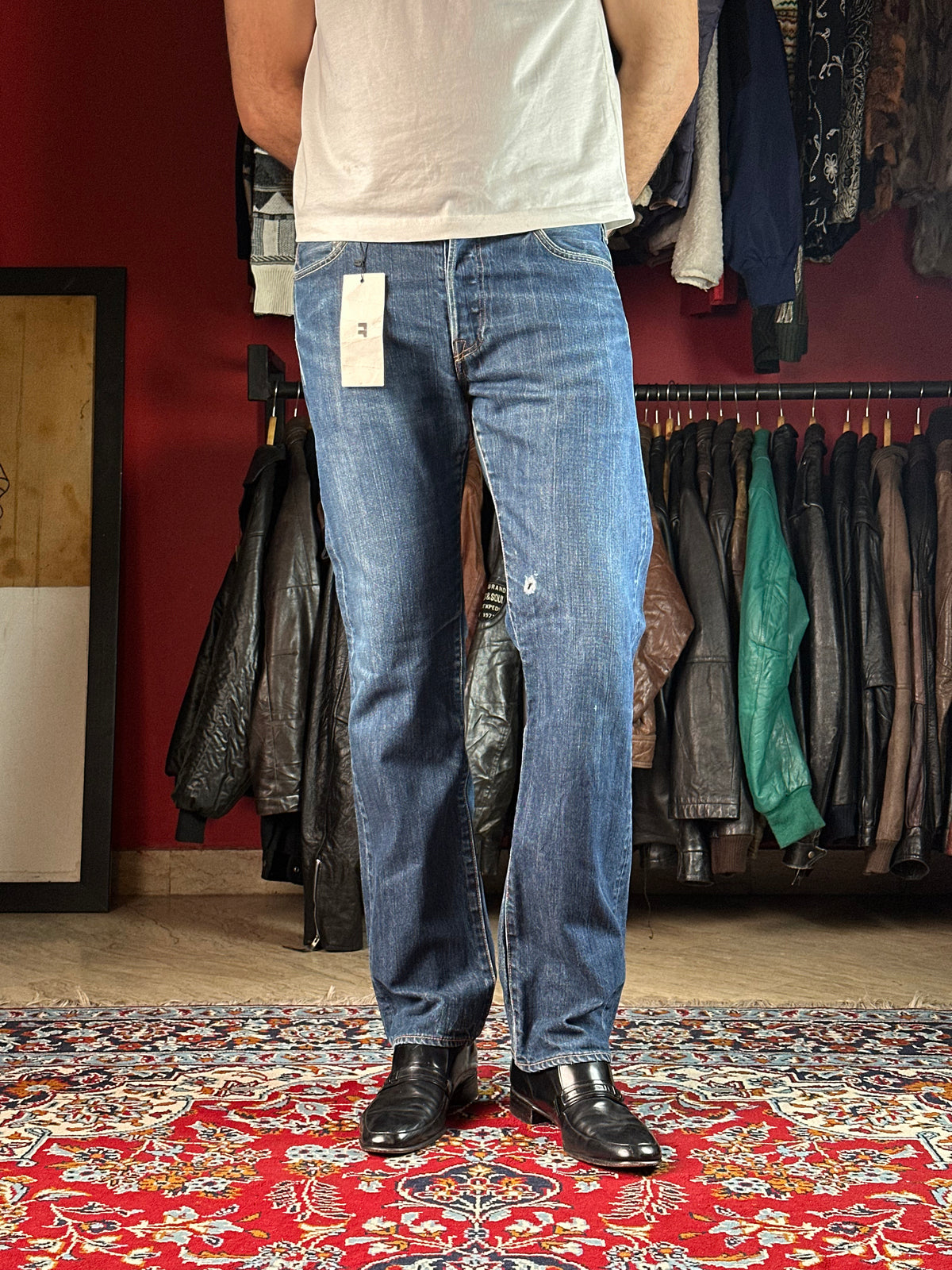 LEVIS 501 ORIGINAL STRAIGHT FIT DARK WASH DENIM JEANS - 34