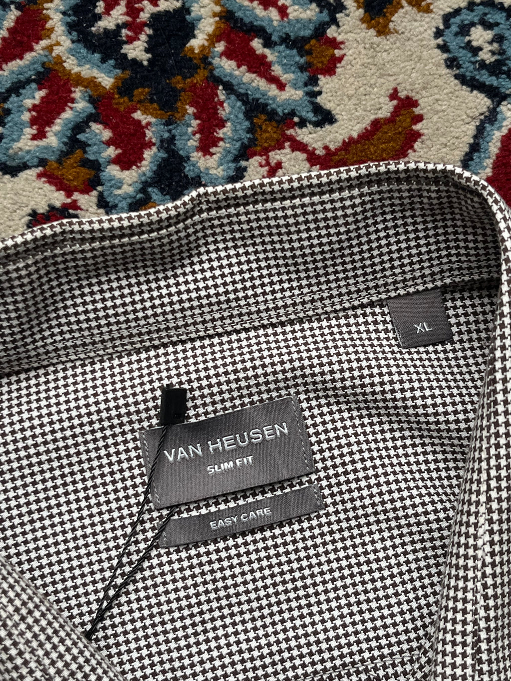 VAN HEUSEN SLIM FIT HOUNDSTOOTH BUTTON DOWN SHIRT - L