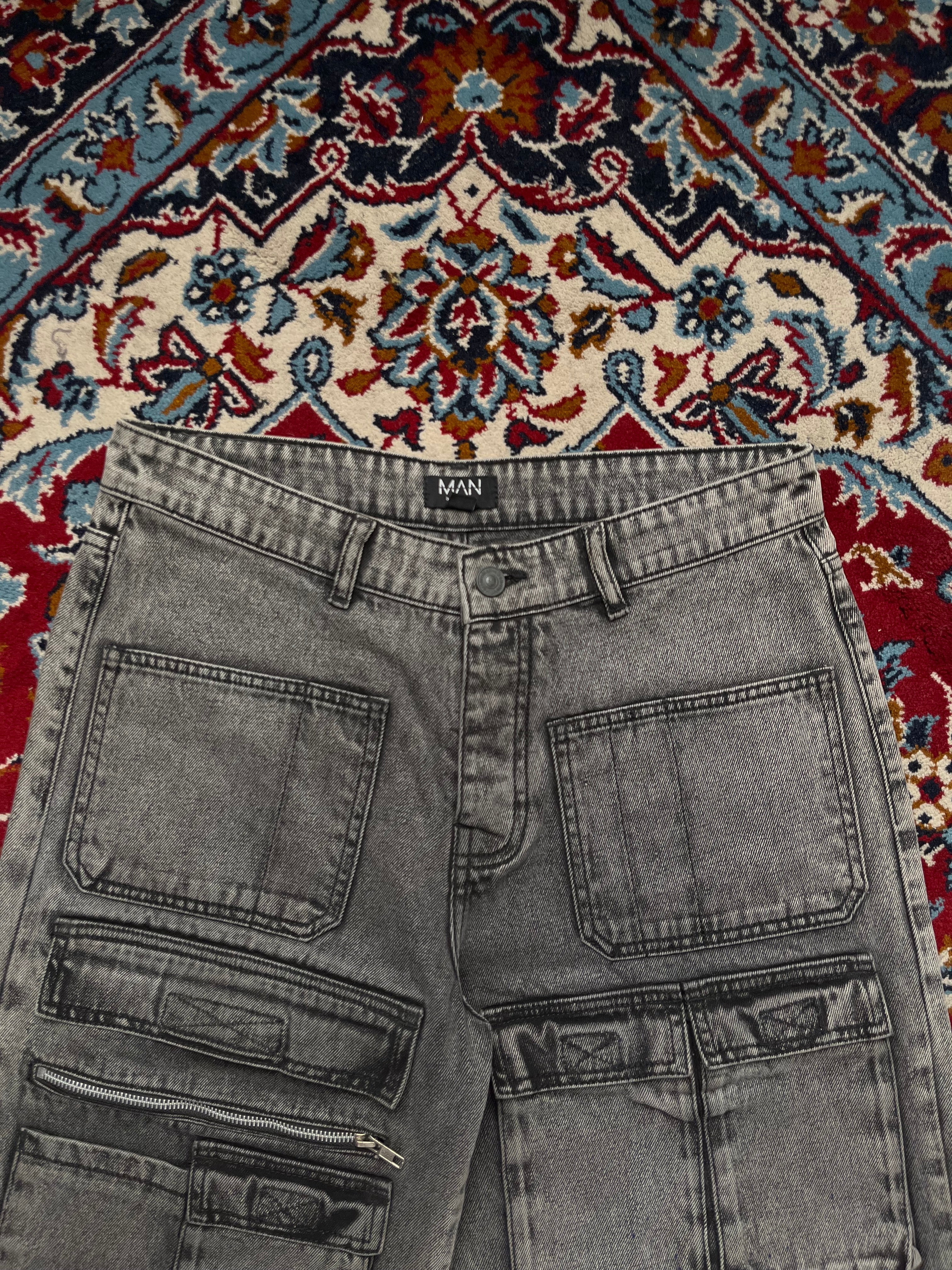 boohooMAN Washed Grey Loose Fit Multi Pocket Cargo Jeans - 32