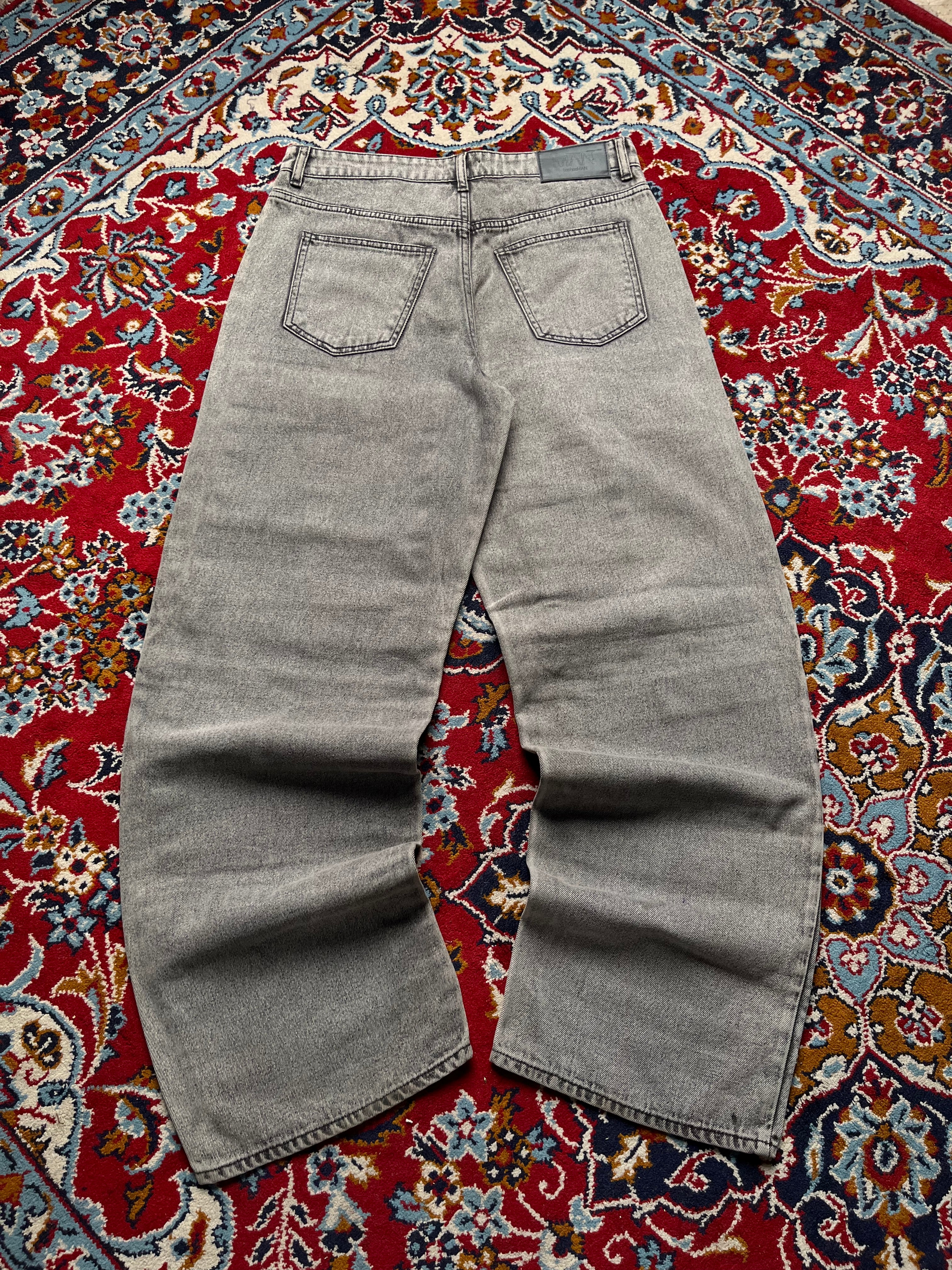 boohooMAN Washed Grey Loose Fit Multi Pocket Cargo Jeans - 32