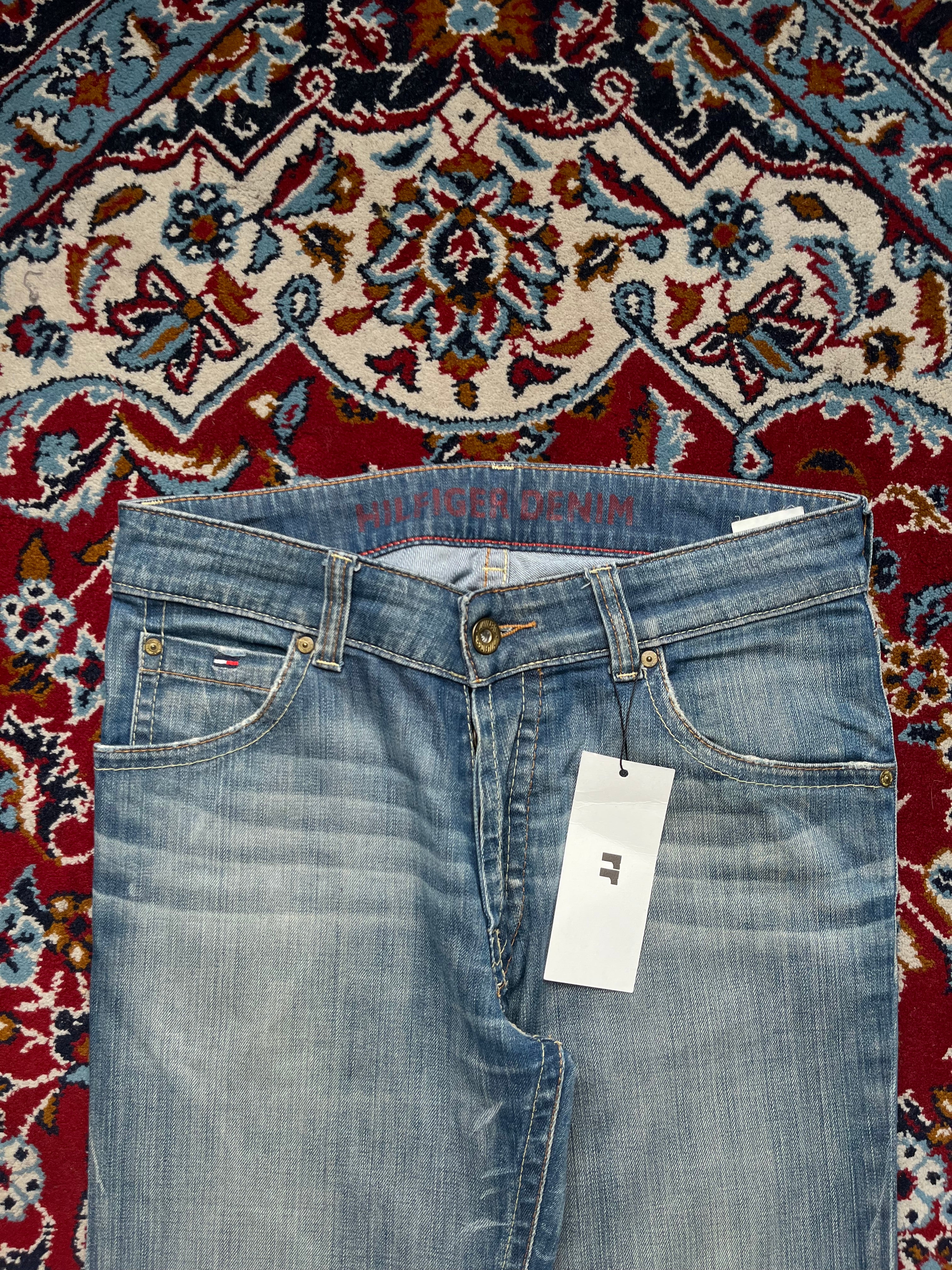 Tommy Hilfiger Denim Faded Light Washed JEANS - 32