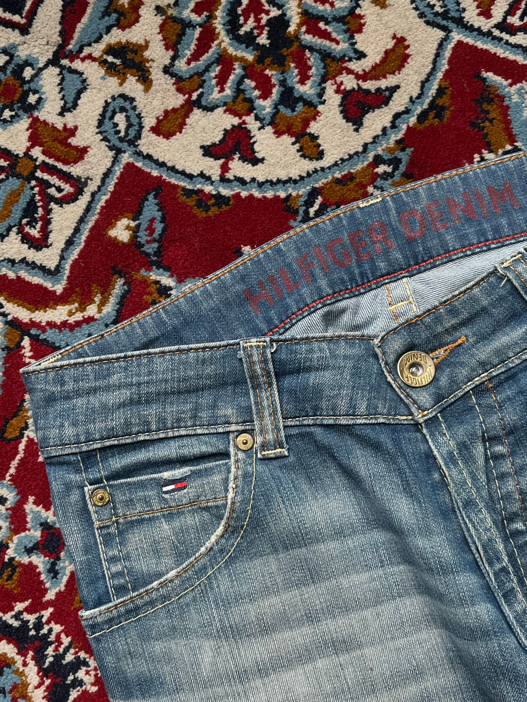 Tommy Hilfiger Denim Faded Light Washed JEANS - 32