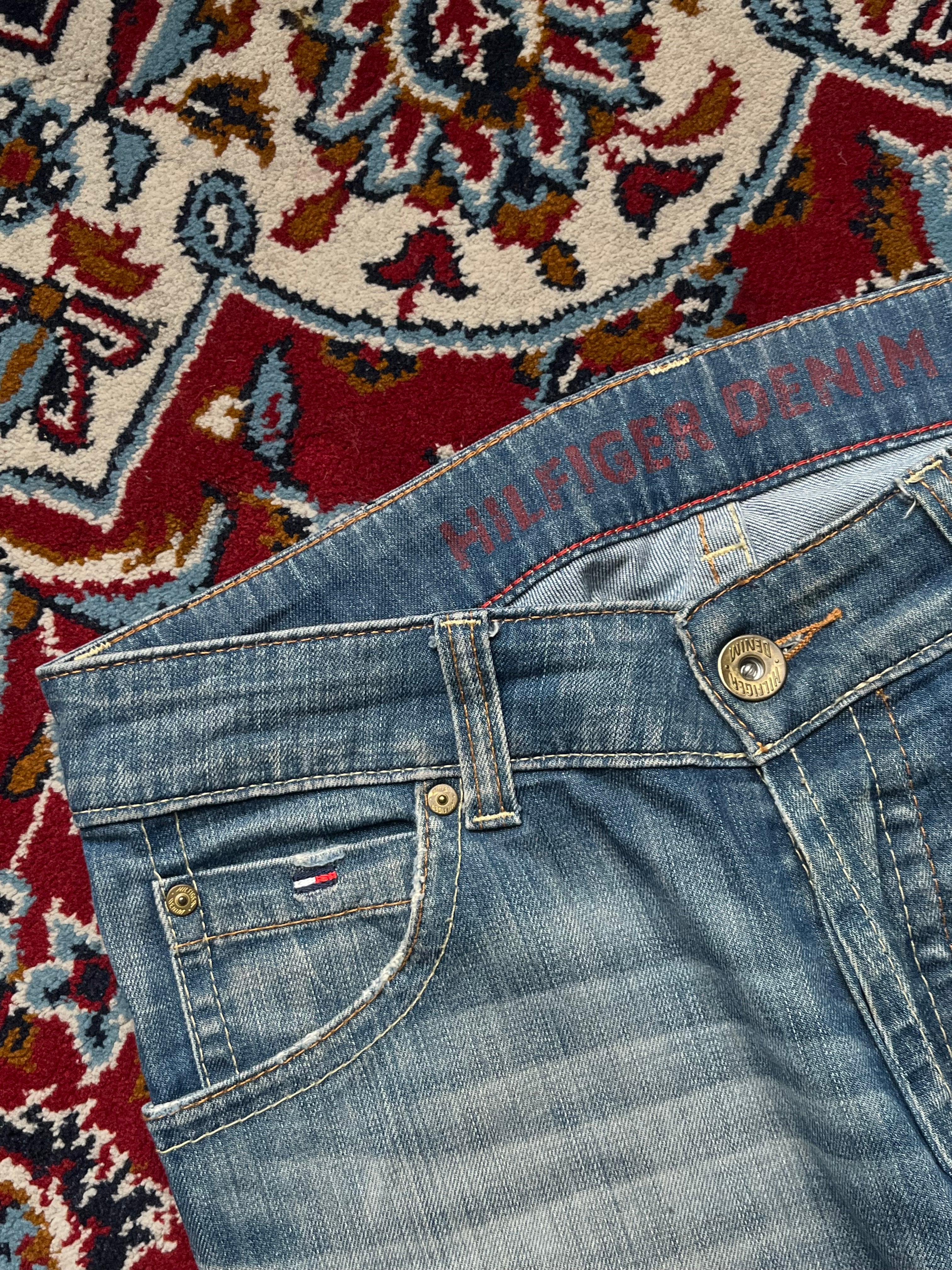 Tommy Hilfiger Denim Faded Light Washed JEANS - 32