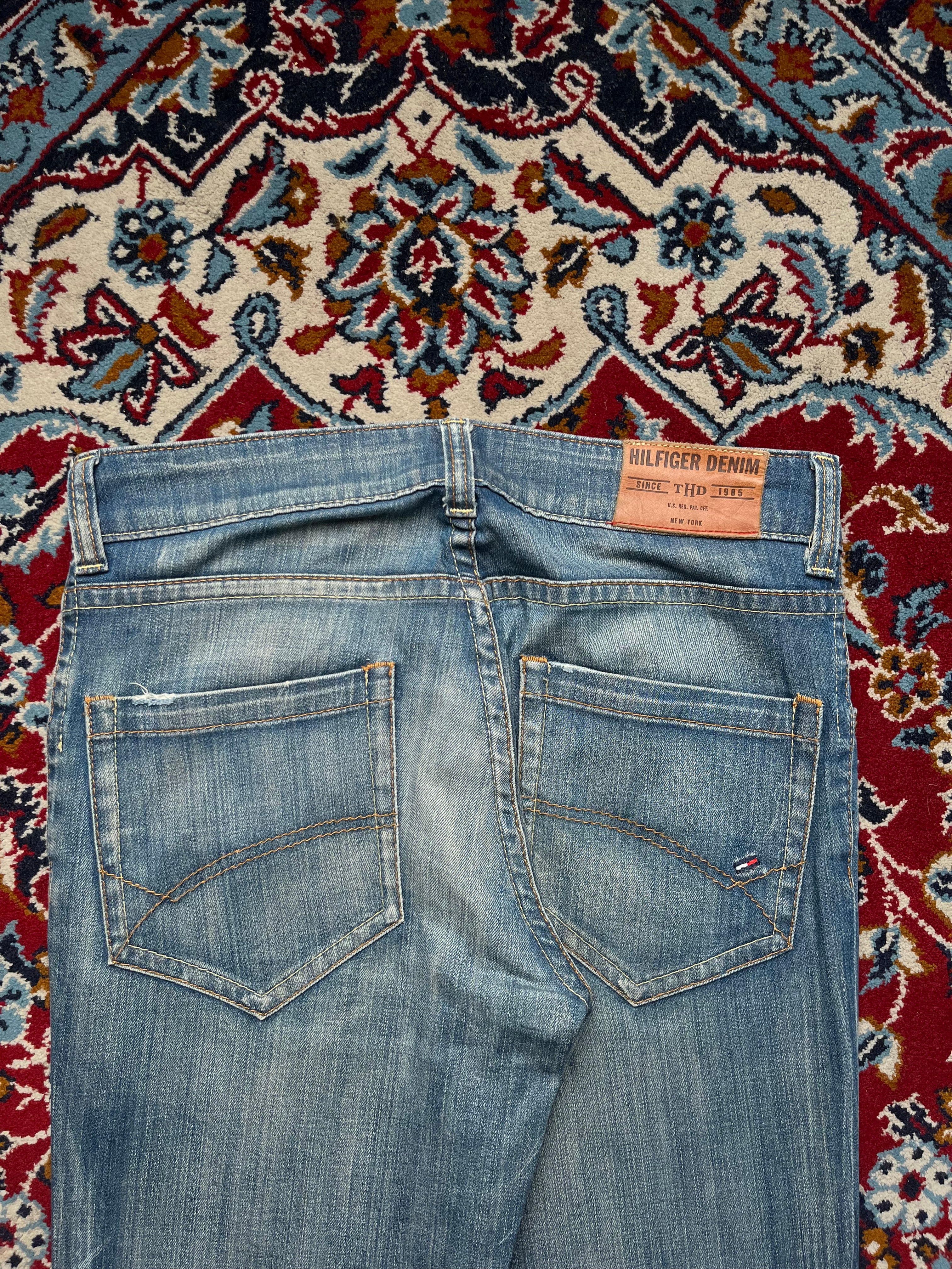 Tommy Hilfiger Denim Faded Light Washed JEANS - 32
