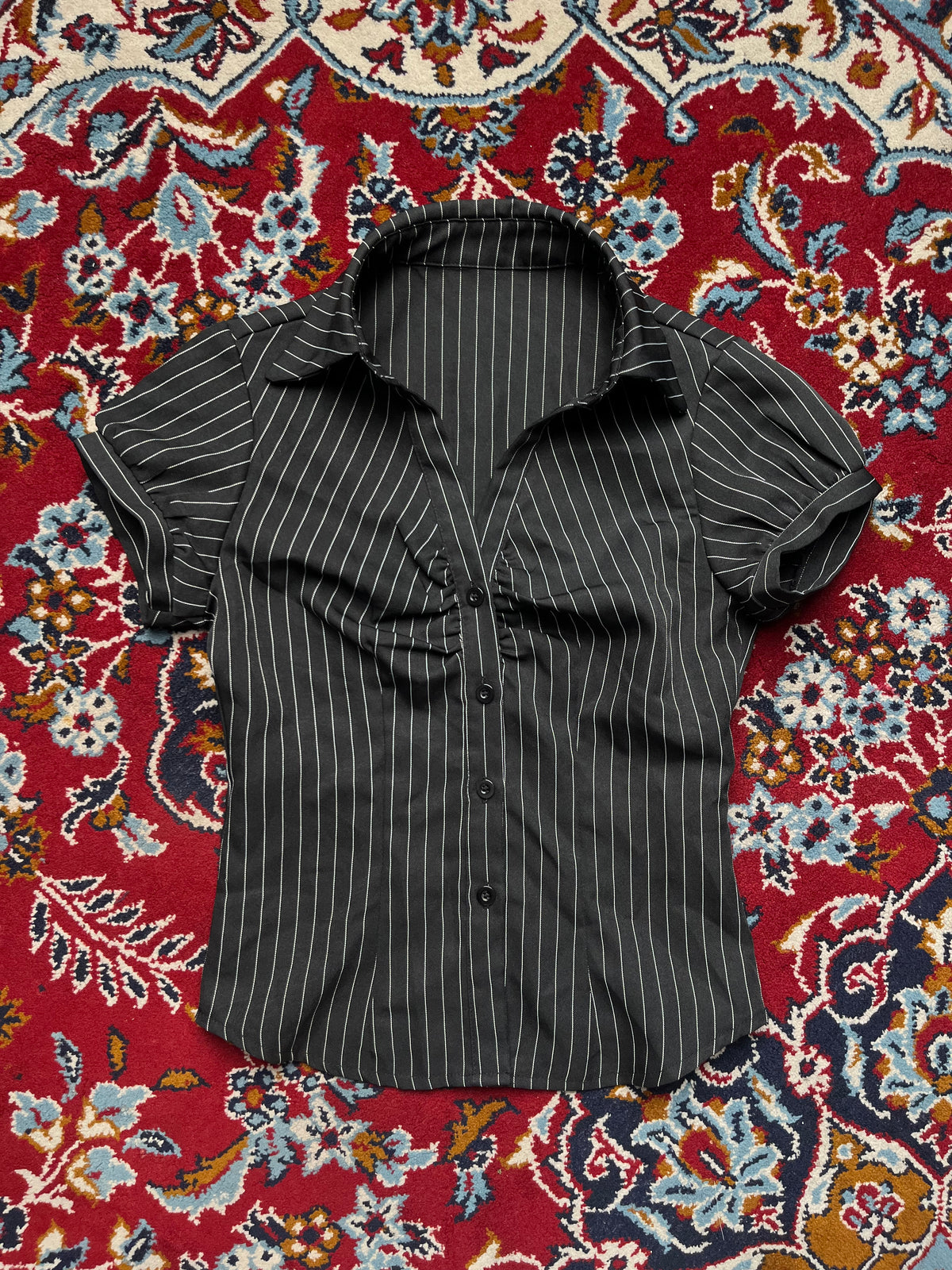 Womens Black Pinstripe Short Sleeve Ruched Button Down Shirt - XS