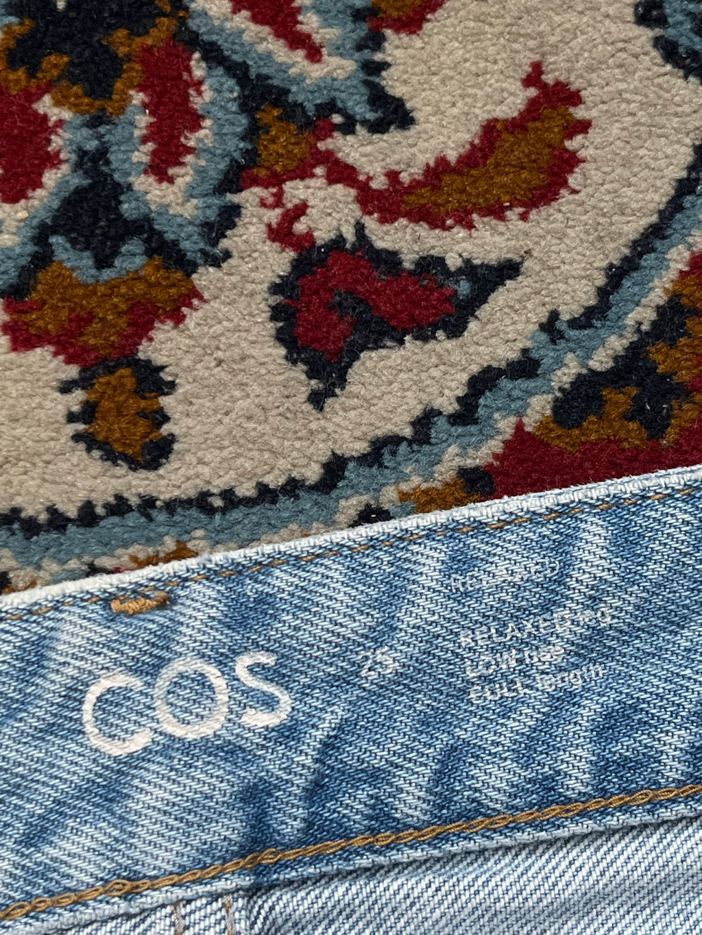 COS Light Washed Relaxed Fit Jeans - 30