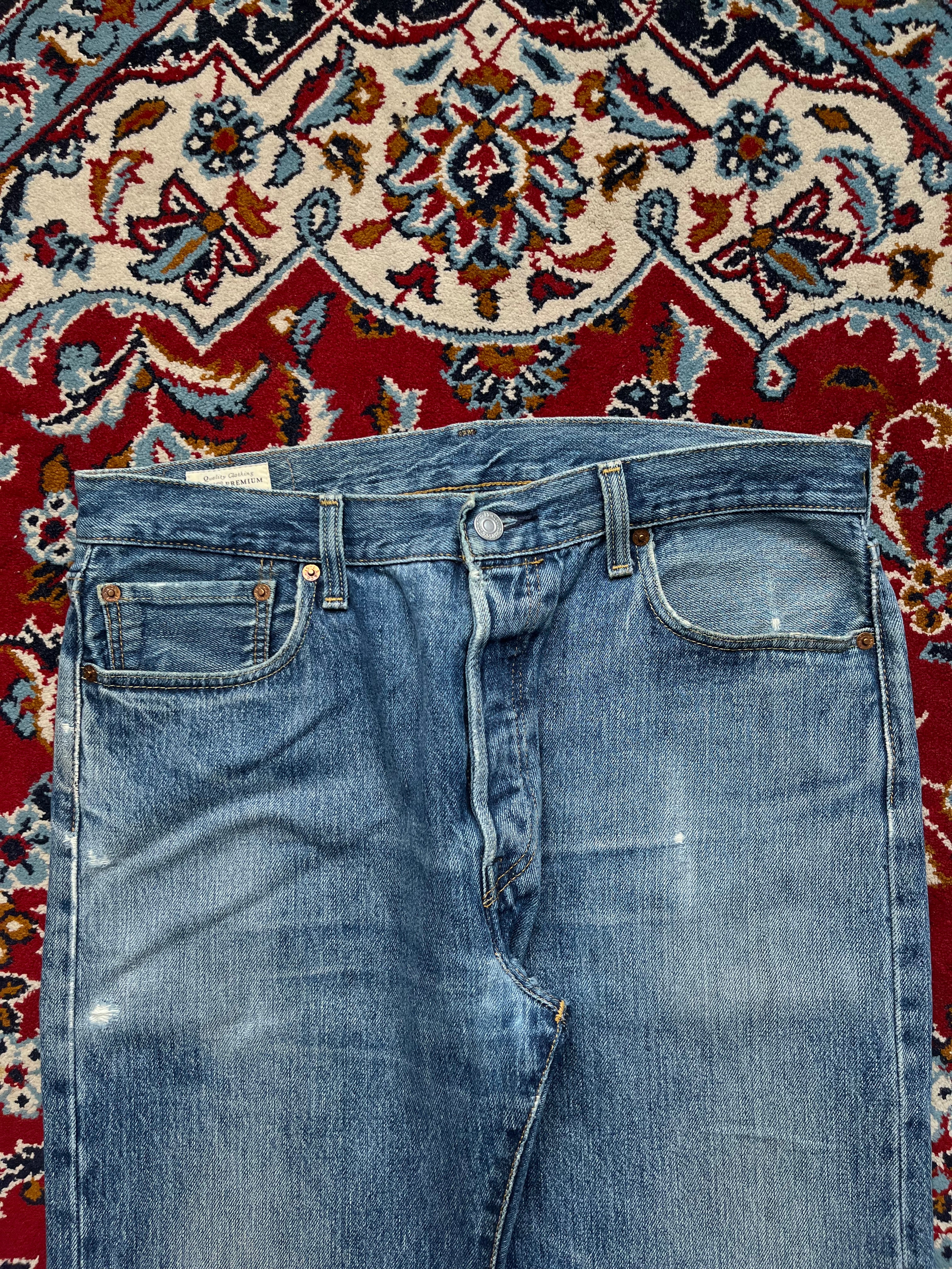 Levi’s Premium 501 Original Fit Medium Washed Jeans - 34