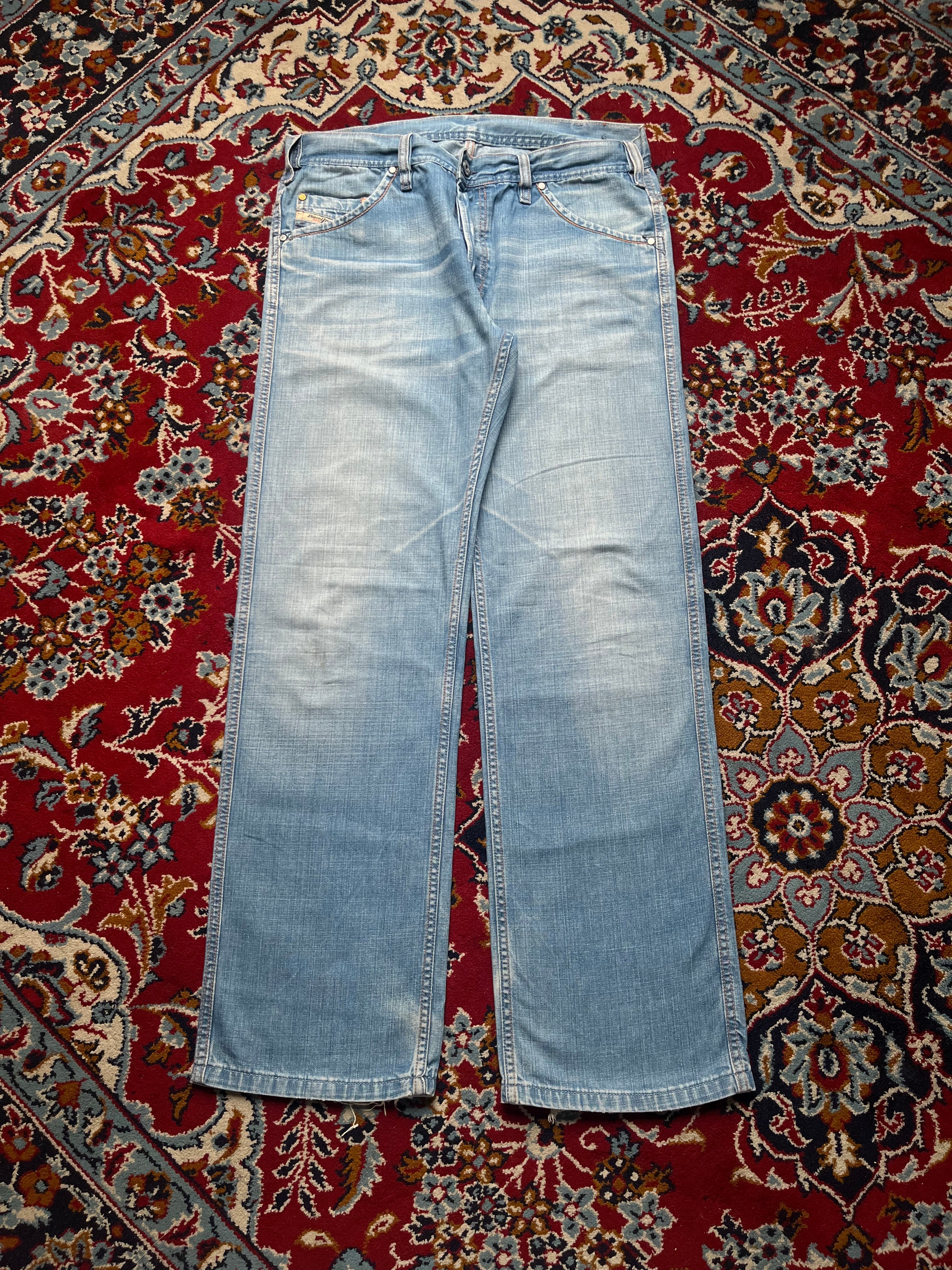 Diesel Light Washed Straight Fit JEANS - 34