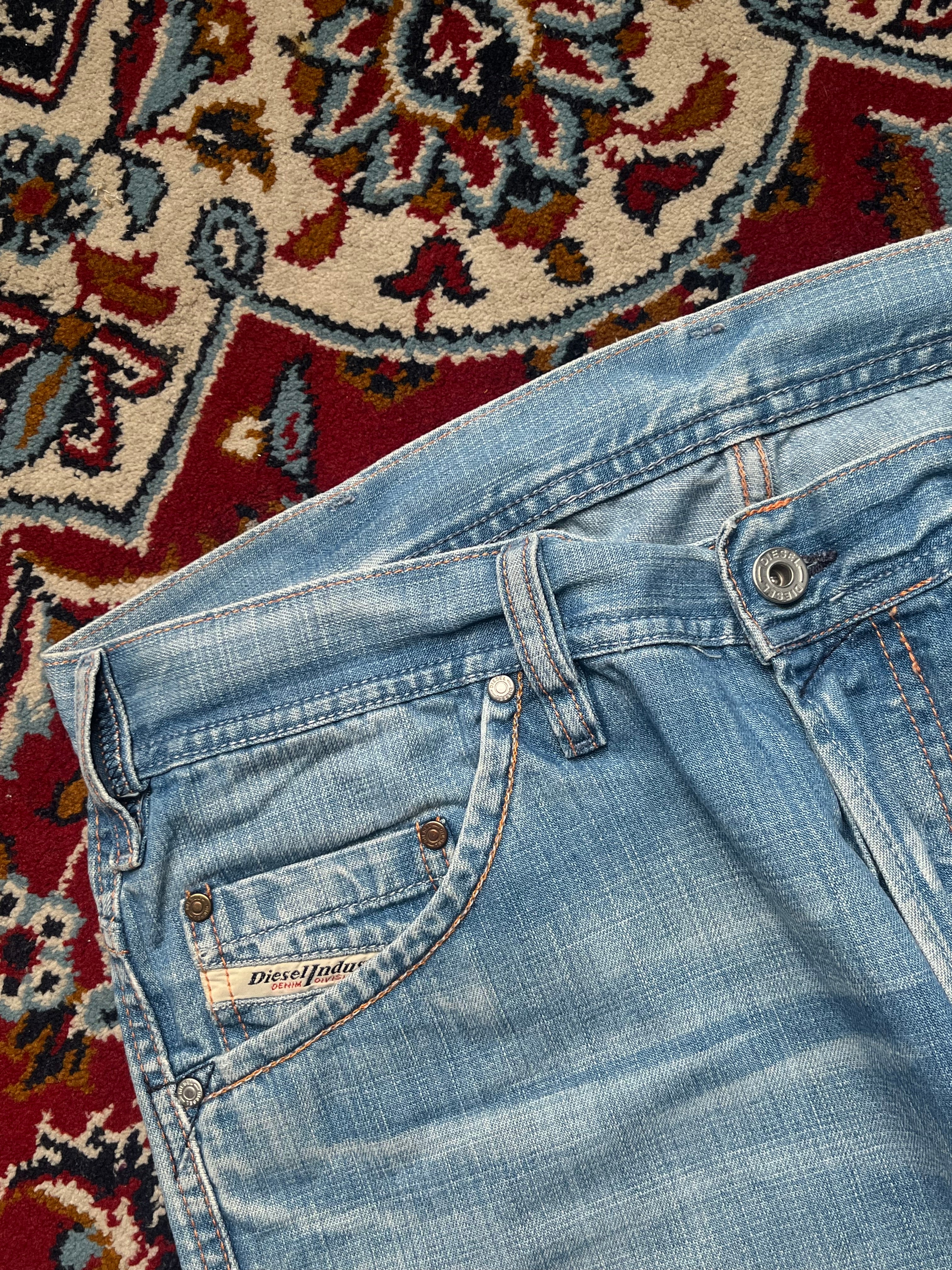 Diesel Light Washed Straight Fit JEANS - 34