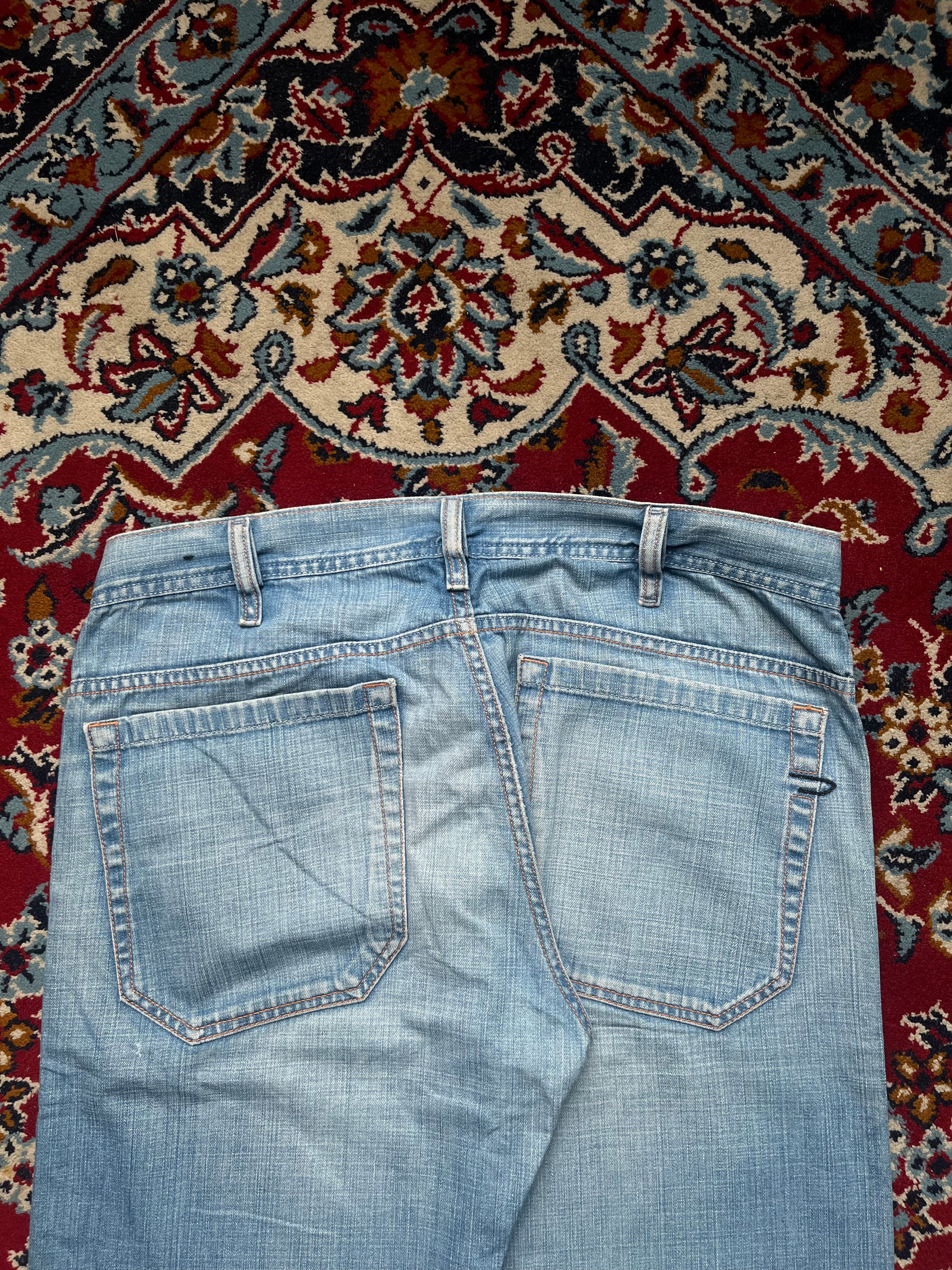 Diesel Light Washed Straight Fit JEANS - 34