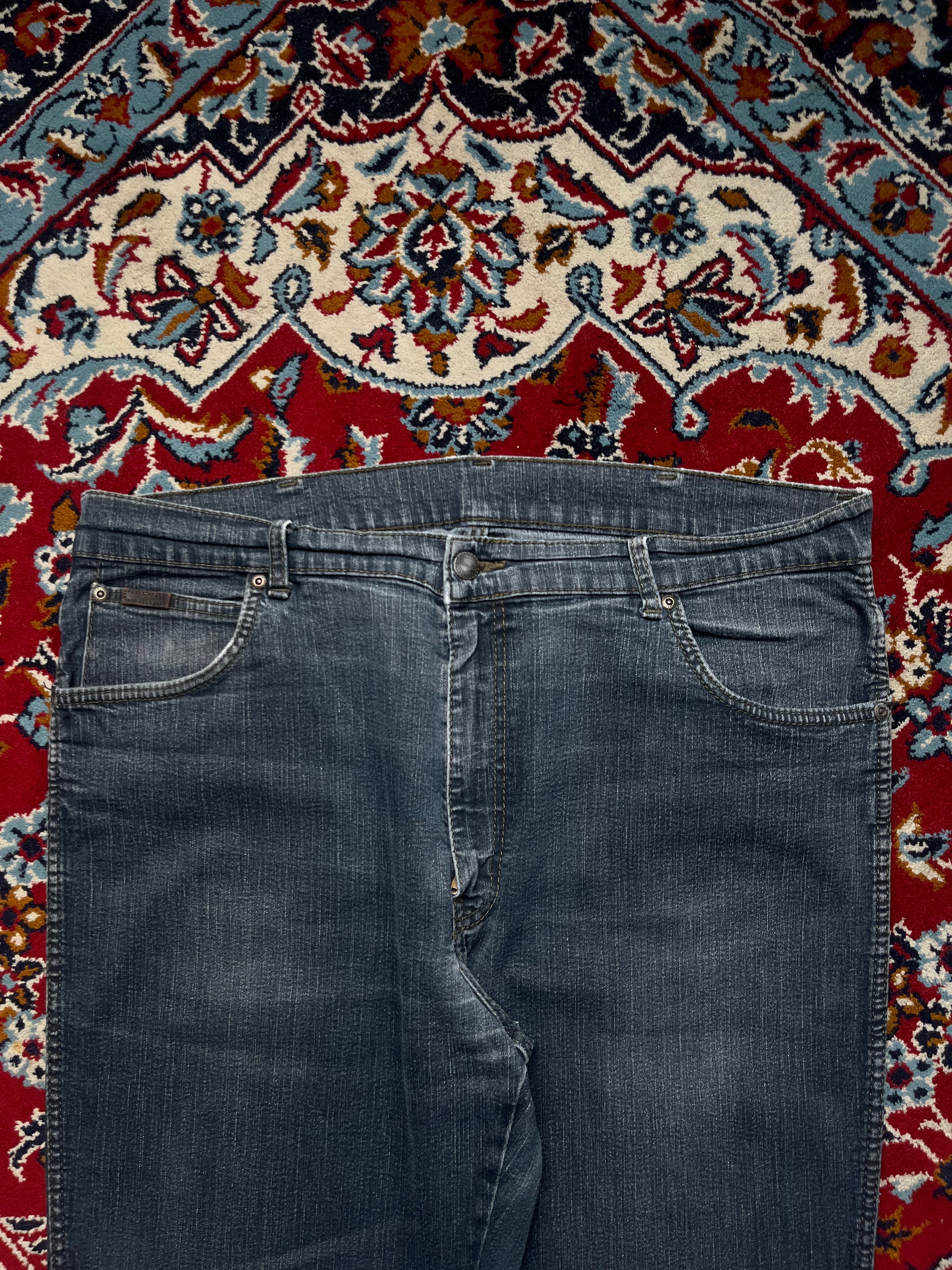 Wrangler Dark Washed Straight Fit JEANS - 38