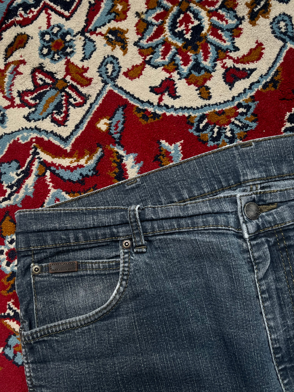 Wrangler Dark Washed Straight Fit JEANS - 38