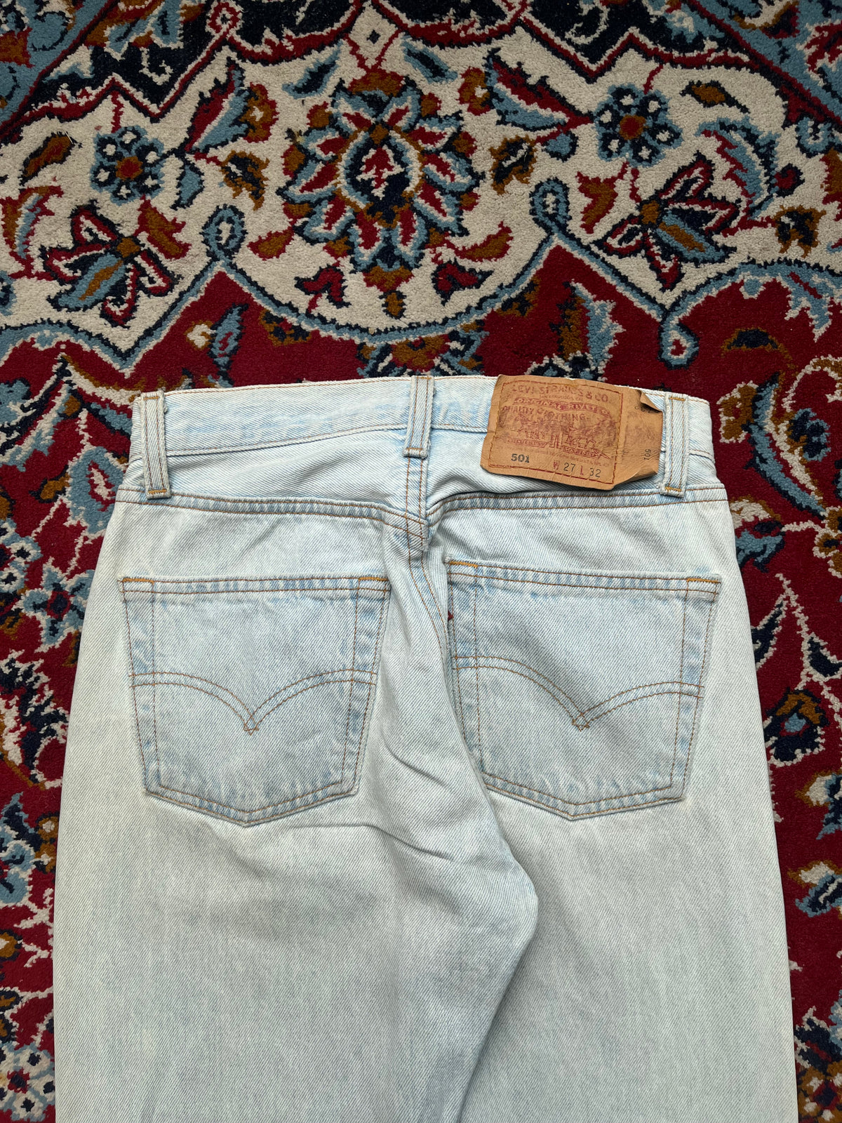 Vintage Levi's 501 Straight Fit Light Washed JEANS - 24