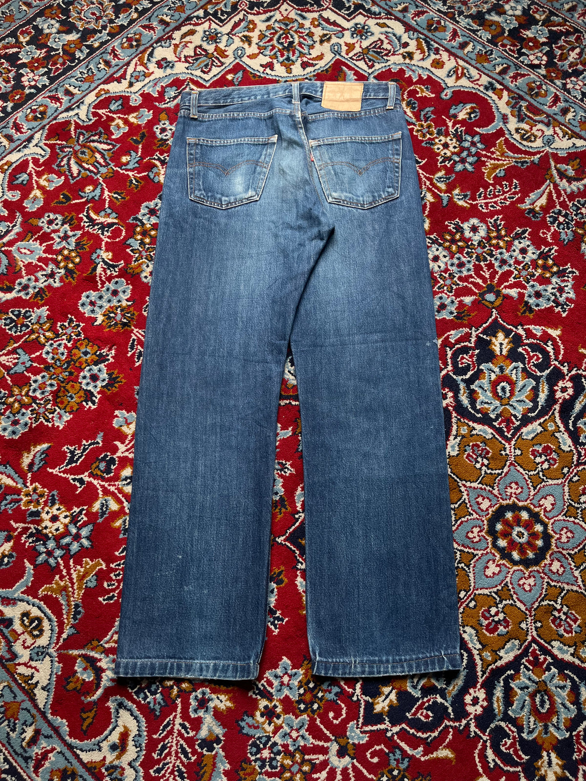 Vintage Levi's 501 Straight Fit Medium Washed JEANS - 32