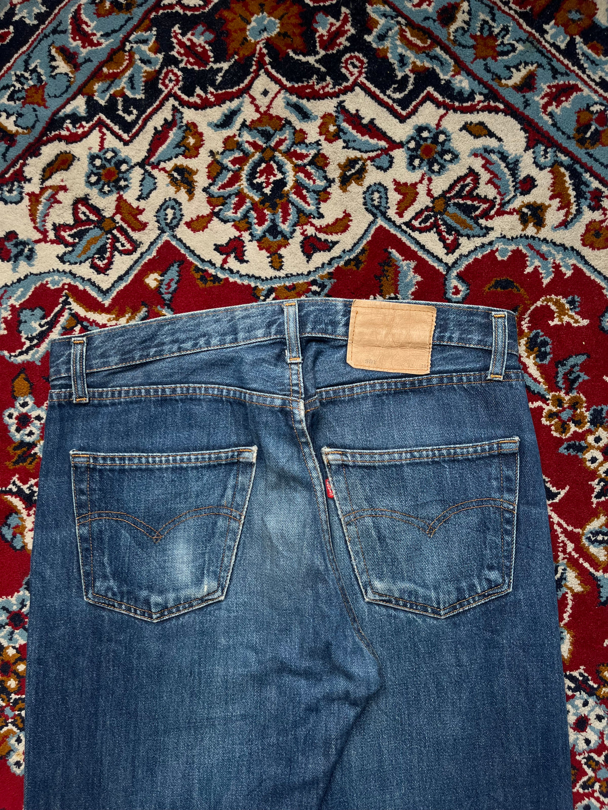 Vintage Levi's 501 Straight Fit Medium Washed JEANS - 32