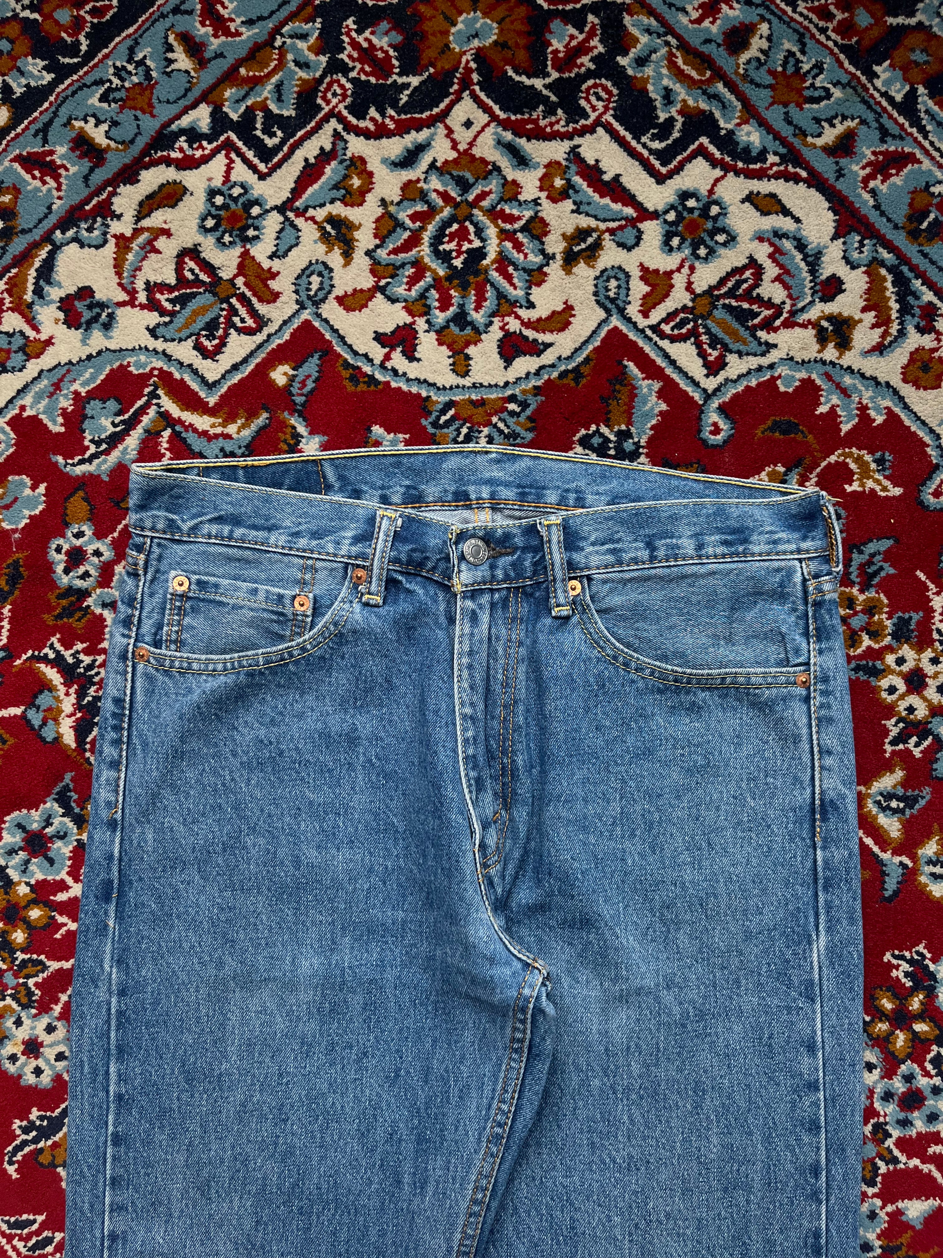 Levi’s 505 Regular Fit Medium Washed Jeans - 32