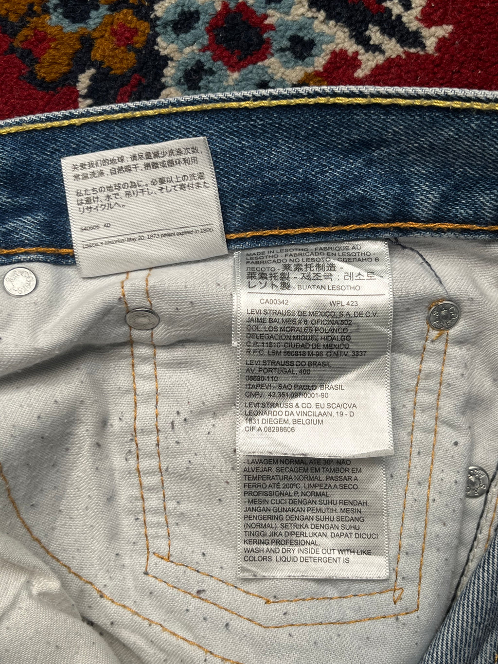 Levi’s 505 Regular Fit Medium Washed Jeans - 32