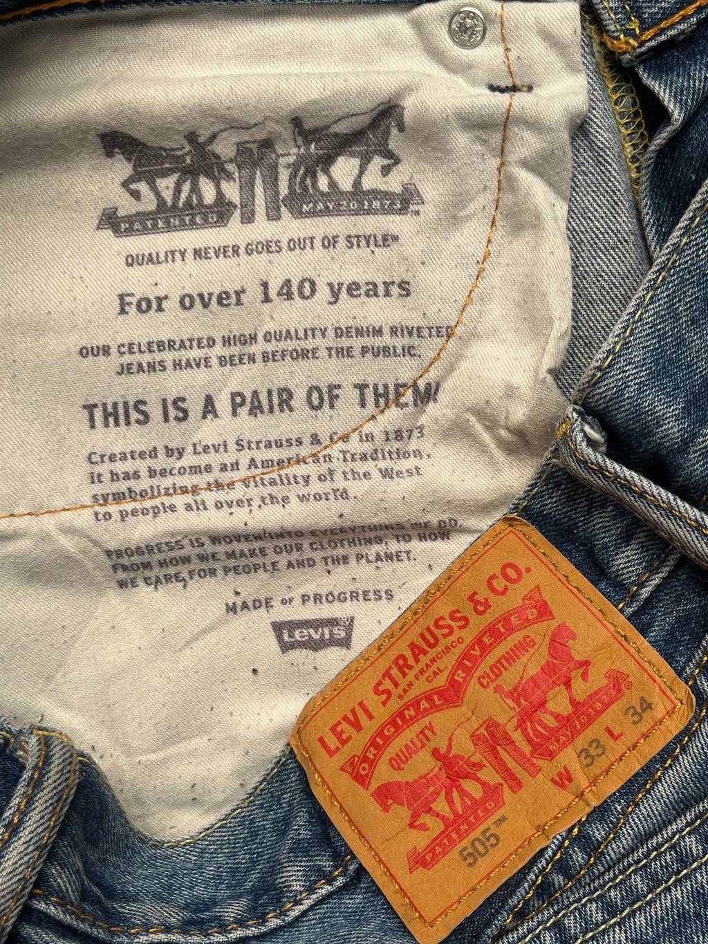 Levi’s 505 Regular Fit Medium Washed Jeans - 32