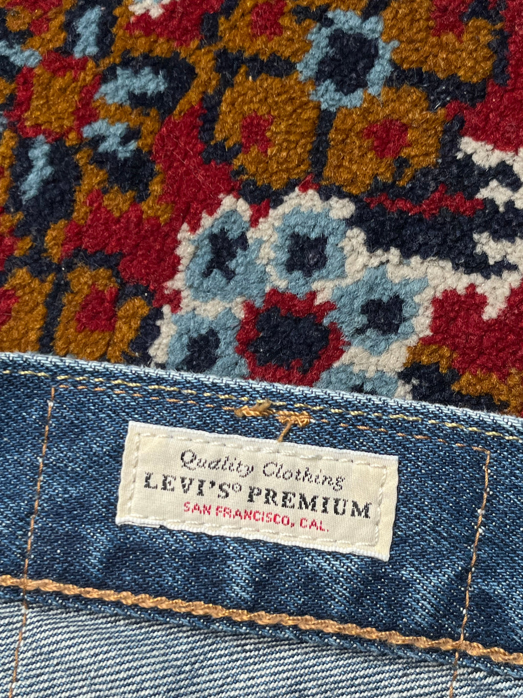 Levi's Premium 551 Z Original Light Washed Distressed Straight Fit Jeans - 32