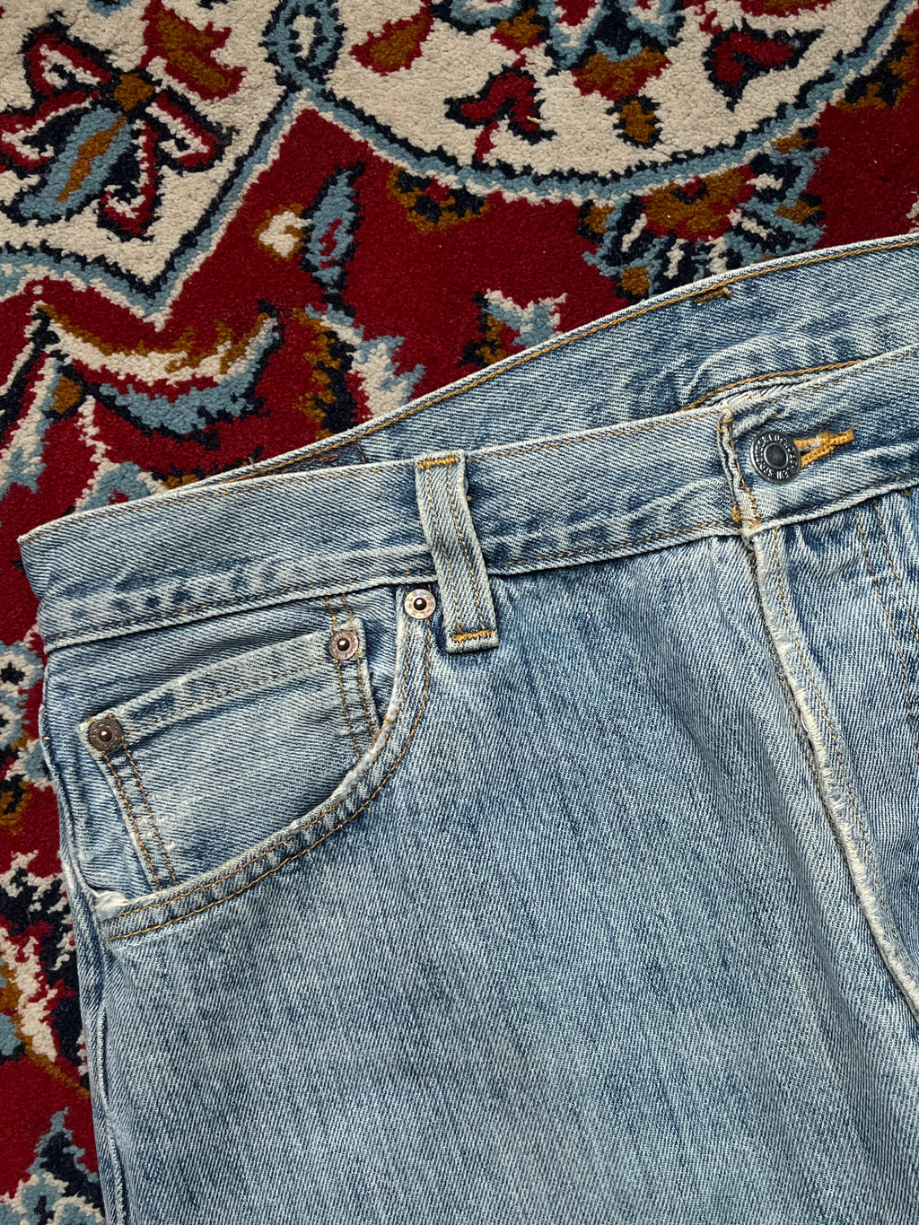 Vintage Levi's 501 Light Washed Straight Fit Jeans - 34