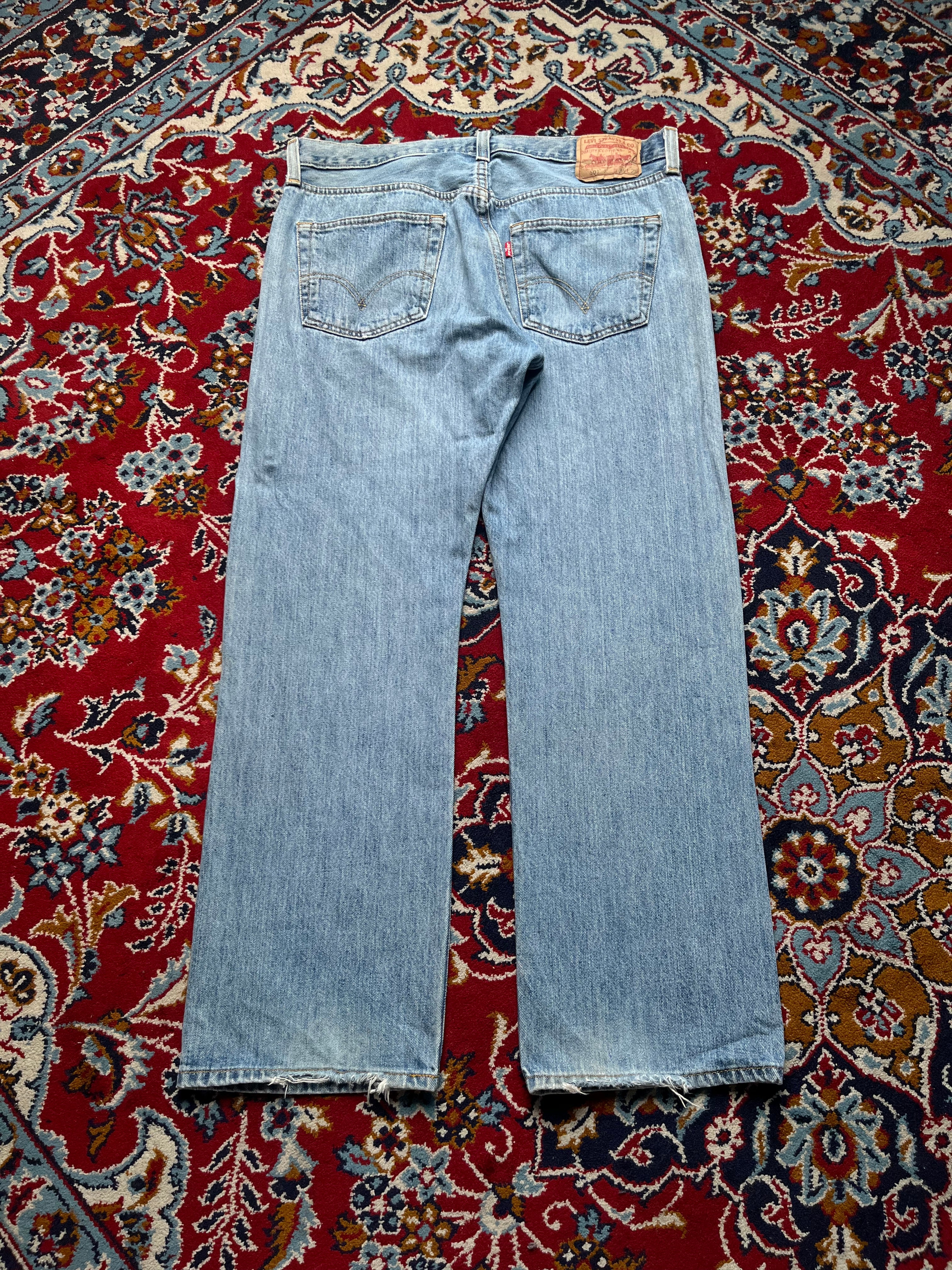 Vintage Levi's 501 Light Washed Straight Fit Jeans - 34