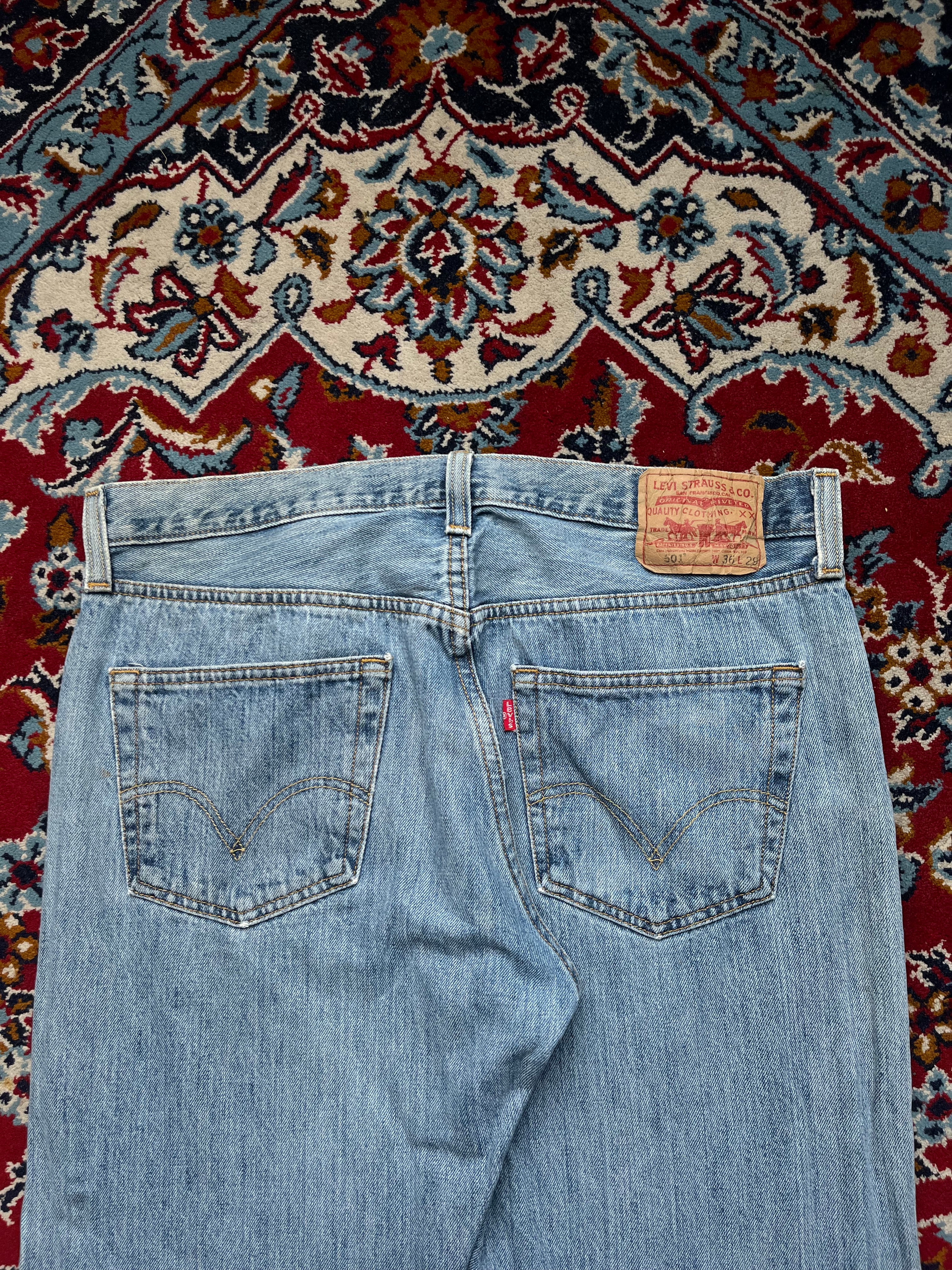 Vintage Levi's 501 Light Washed Straight Fit Jeans - 34