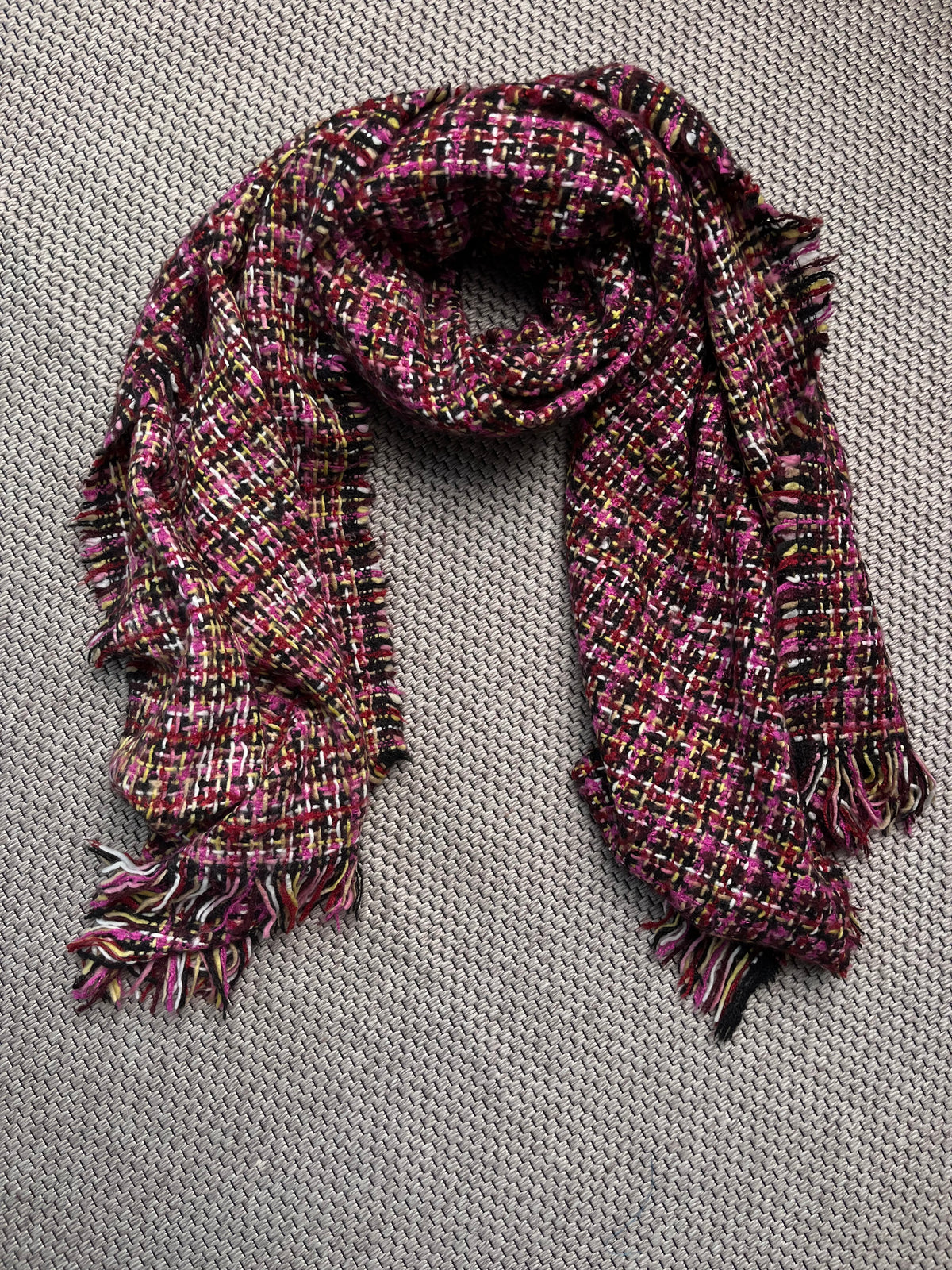 OASIS Boucle Tweed Woven Fringe Scarf