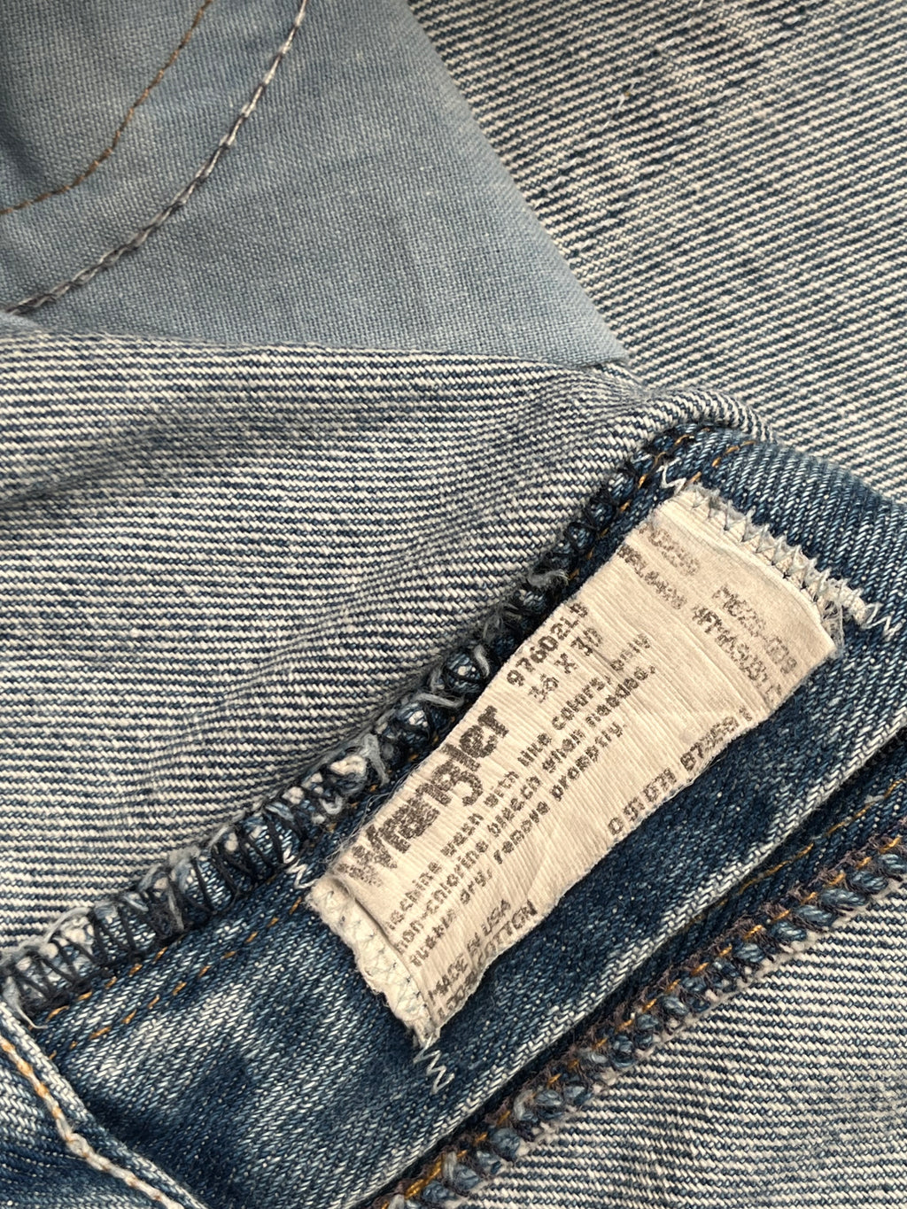 Vintage WRANGLER 97602LB Light Washed Straight Fit JEANS - 34