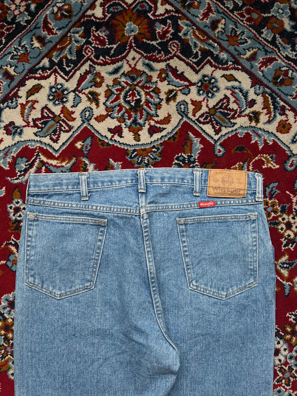 Vintage WRANGLER 97602LB Light Washed Straight Fit JEANS - 34