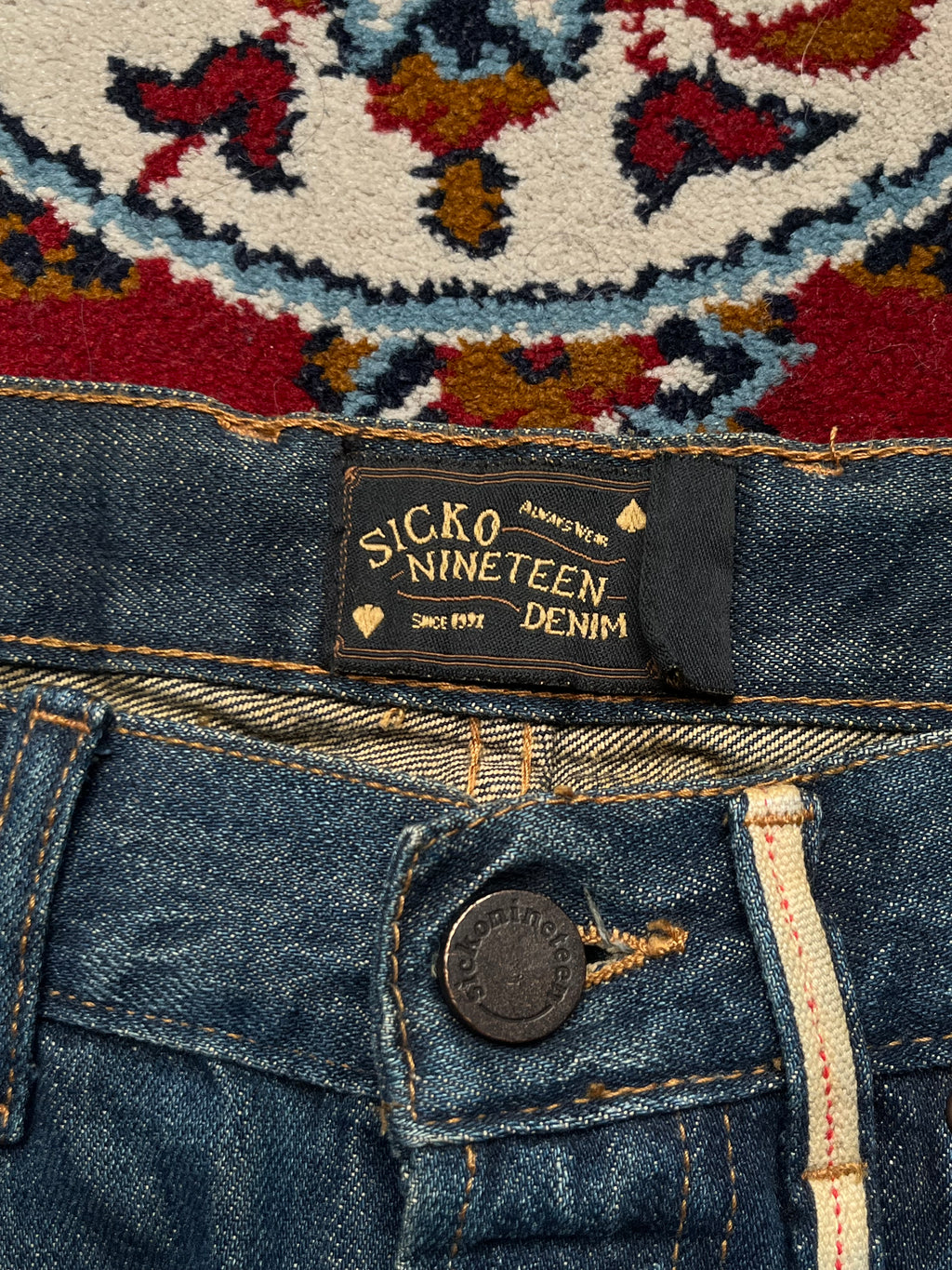 Sicko Nineteen Cinch Back Selvedge Detail Straight Fit Jeans - 32