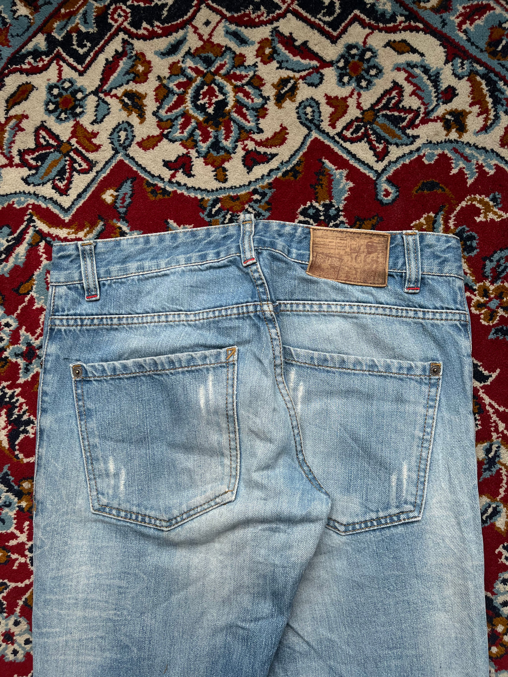 Dsquared2 Light Washed Distressed Straight Fit Jeans - 30