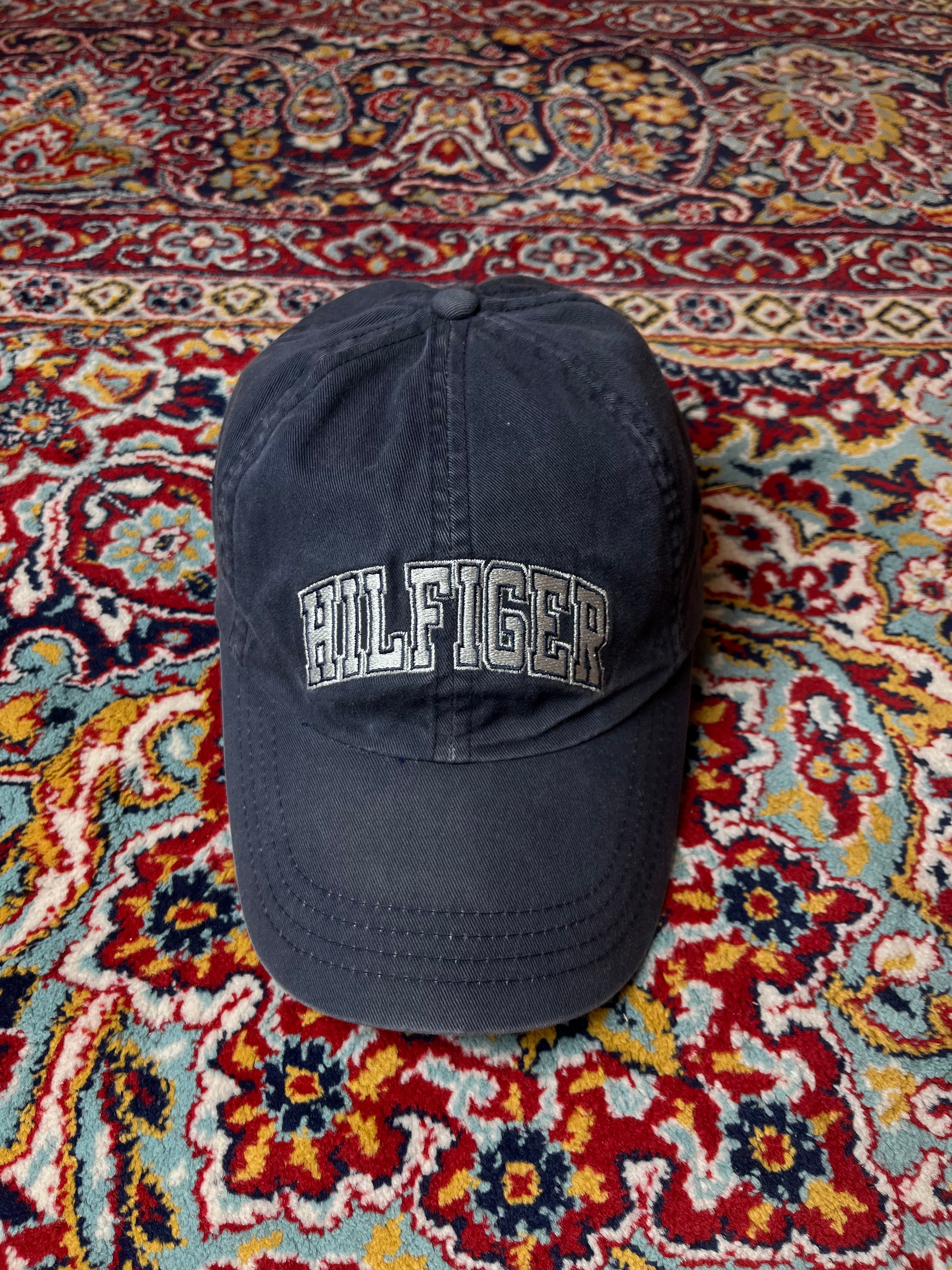 TOMMY HILFIGER SPELL OUT EMBROIDERED NAVY BLUE ADJUSTABLE CAP