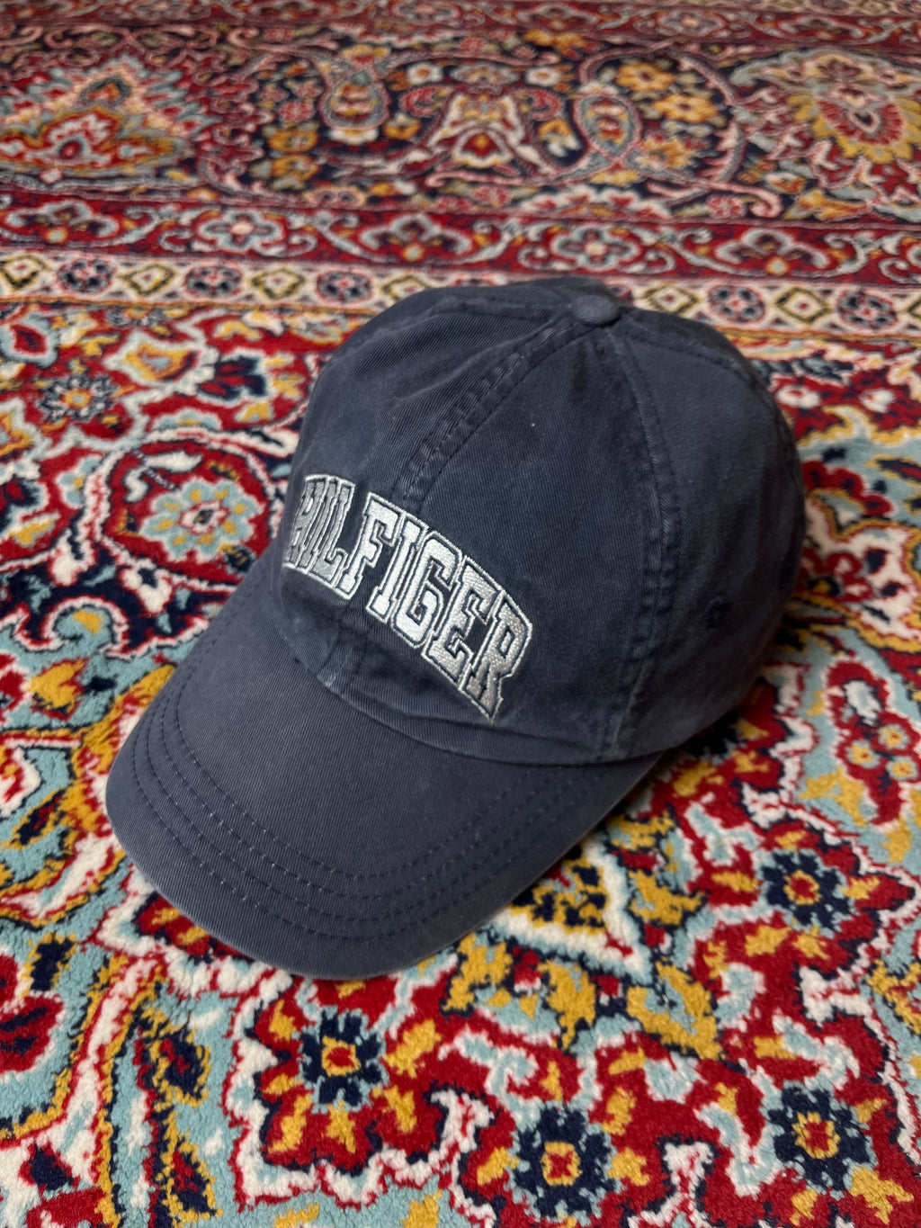 TOMMY HILFIGER SPELL OUT EMBROIDERED NAVY BLUE ADJUSTABLE CAP