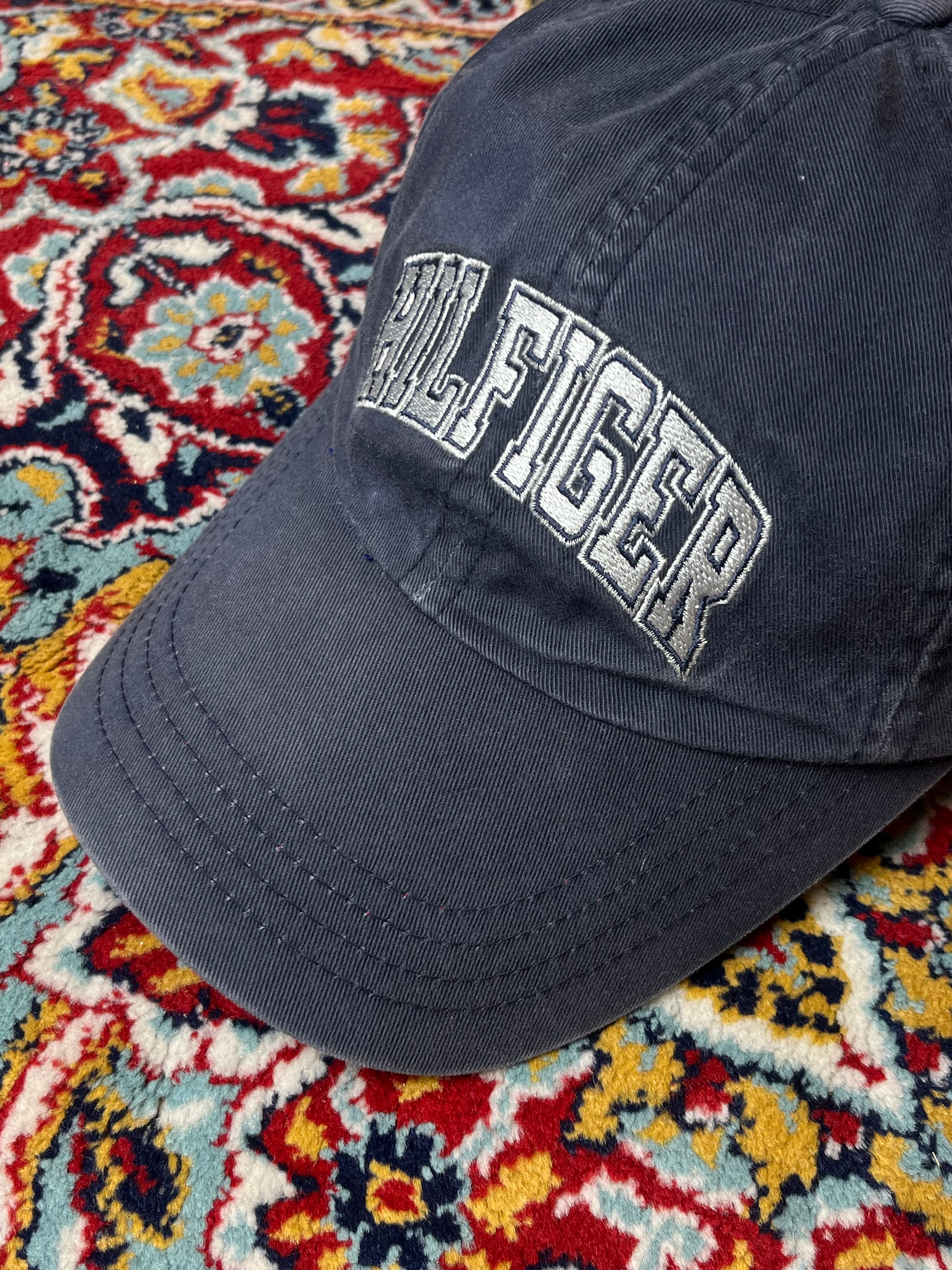 TOMMY HILFIGER SPELL OUT EMBROIDERED NAVY BLUE ADJUSTABLE CAP