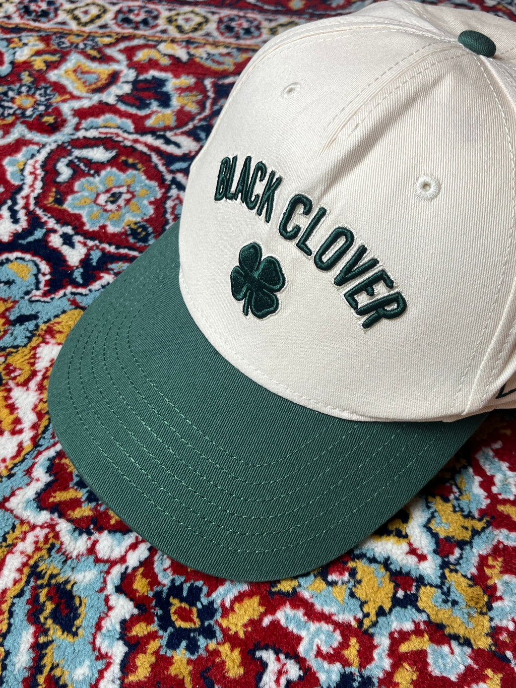 BLACK CLOVER LIVE LUCKY TWO TONE CREAM GREEN SNAPBACK CAP