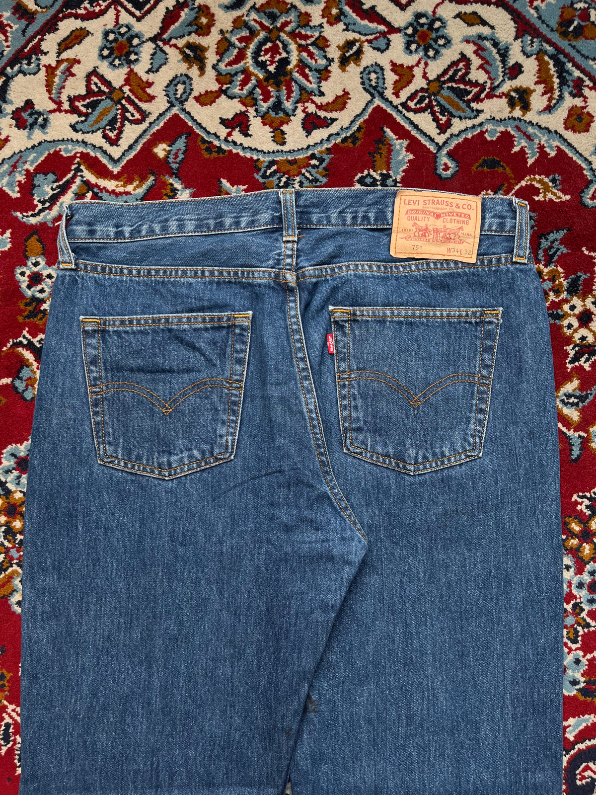 Vintage Levi’s 751 Standard Straight Fit Medium Washed JEANS - 34