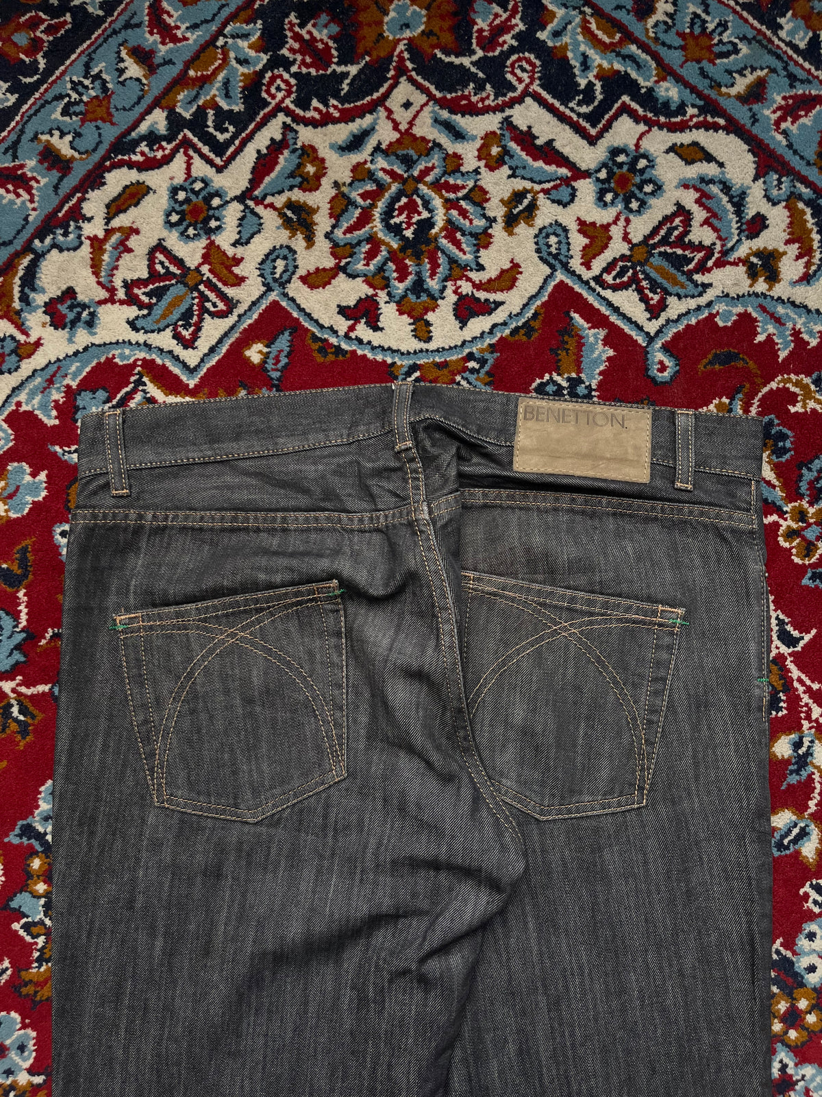 Vintage United Colors of Benetton Relaxed Fit Dark Washed JEANS - 34