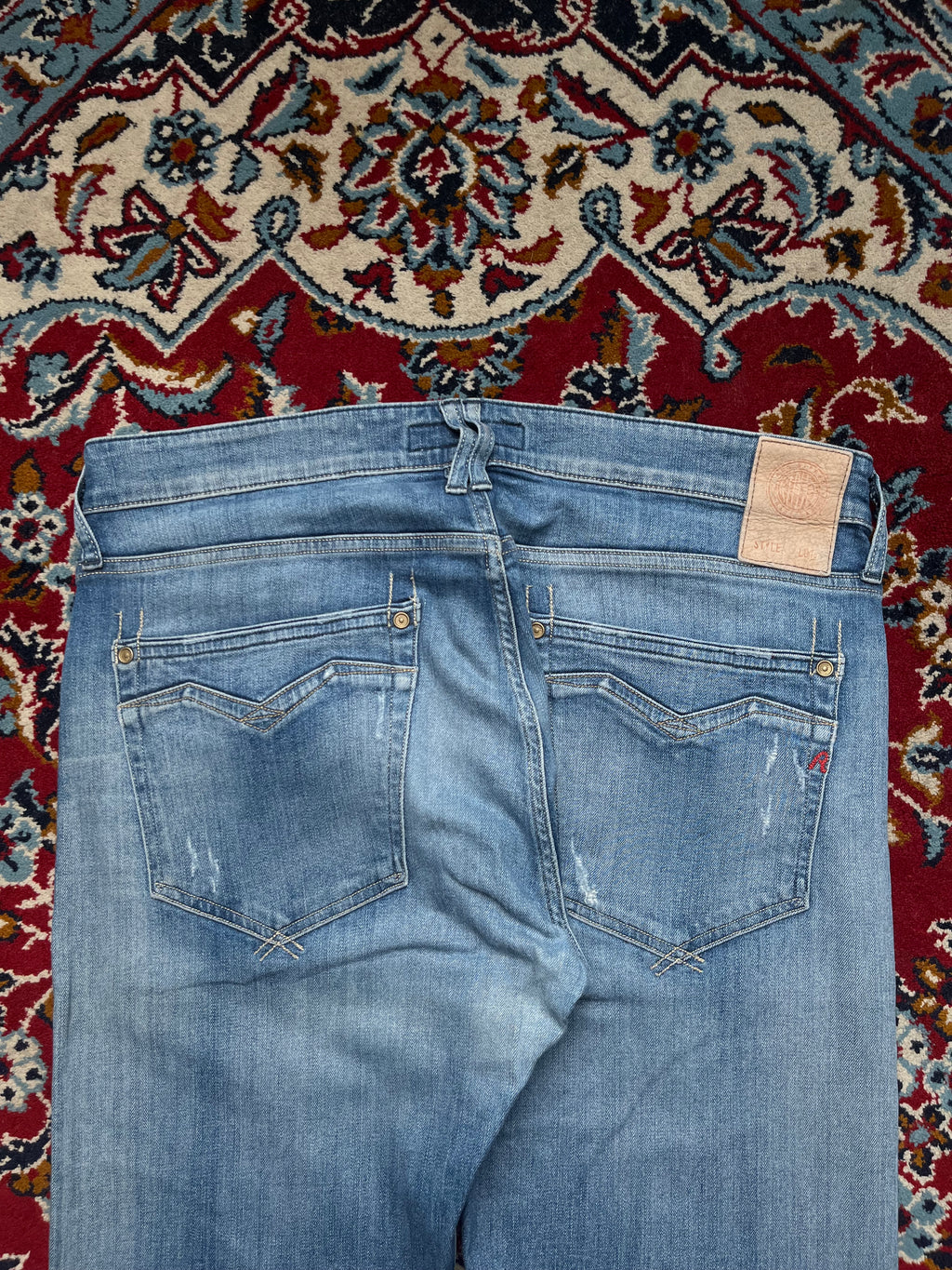 Replay Newbill Straight Fit Medium Washed Distressed JEANS - 34