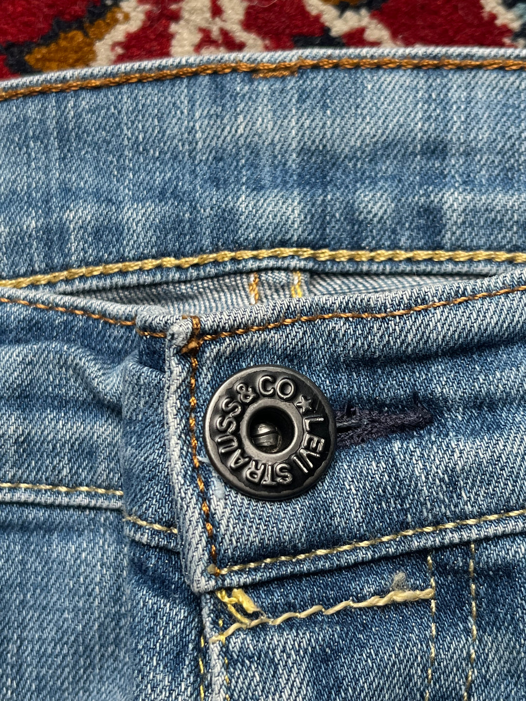 Levi's Red Tab Light Washed Relaxed Bootcut JEANS - 30