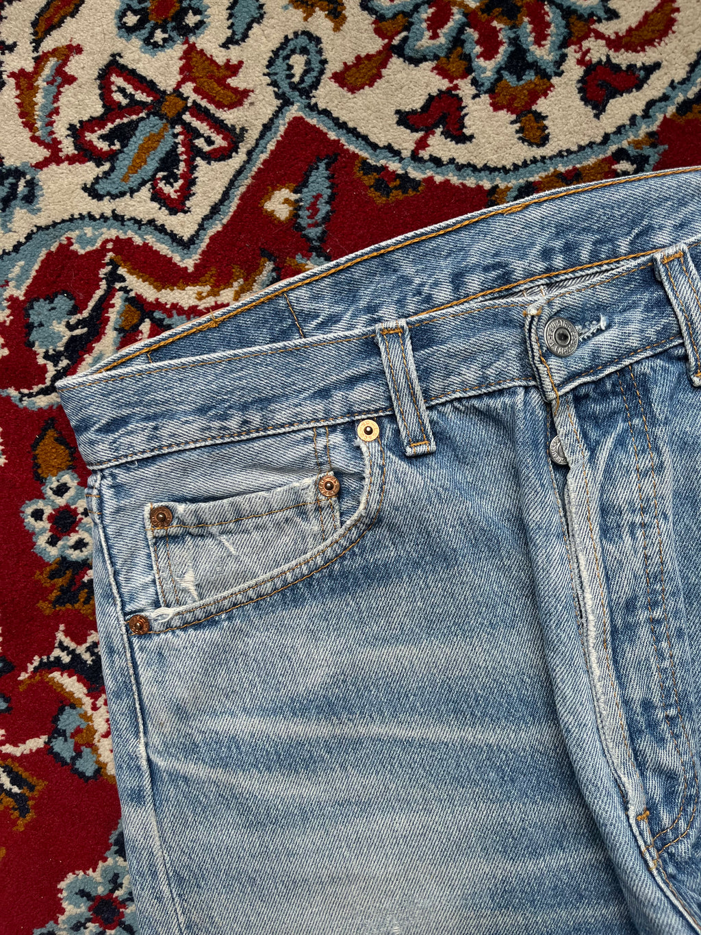 Vintage Levi's 501 Distressed Light Washed Straight Fit JEANS - 32