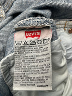 Vintage Levi's 501 Distressed Light Washed Straight Fit JEANS - 32