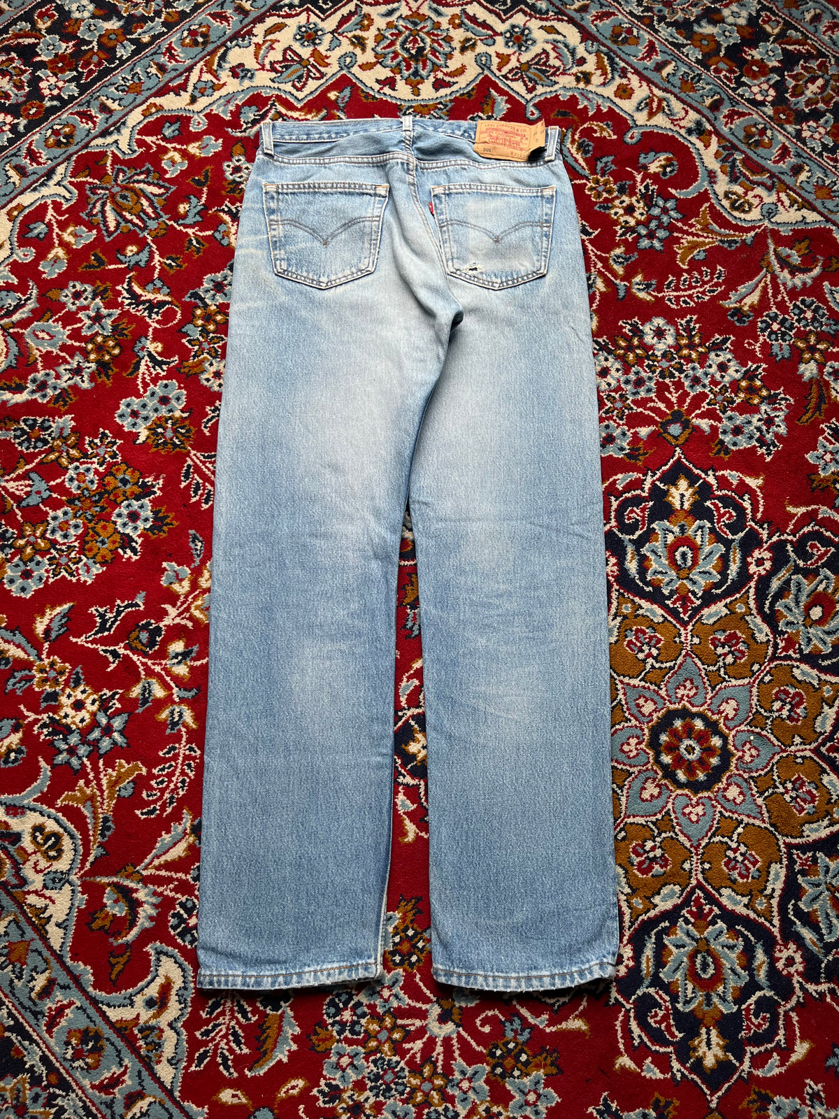 Vintage Levi's 501 Distressed Light Washed Straight Fit JEANS - 32