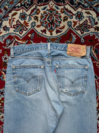 Vintage Levi's 501 Distressed Light Washed Straight Fit JEANS - 32